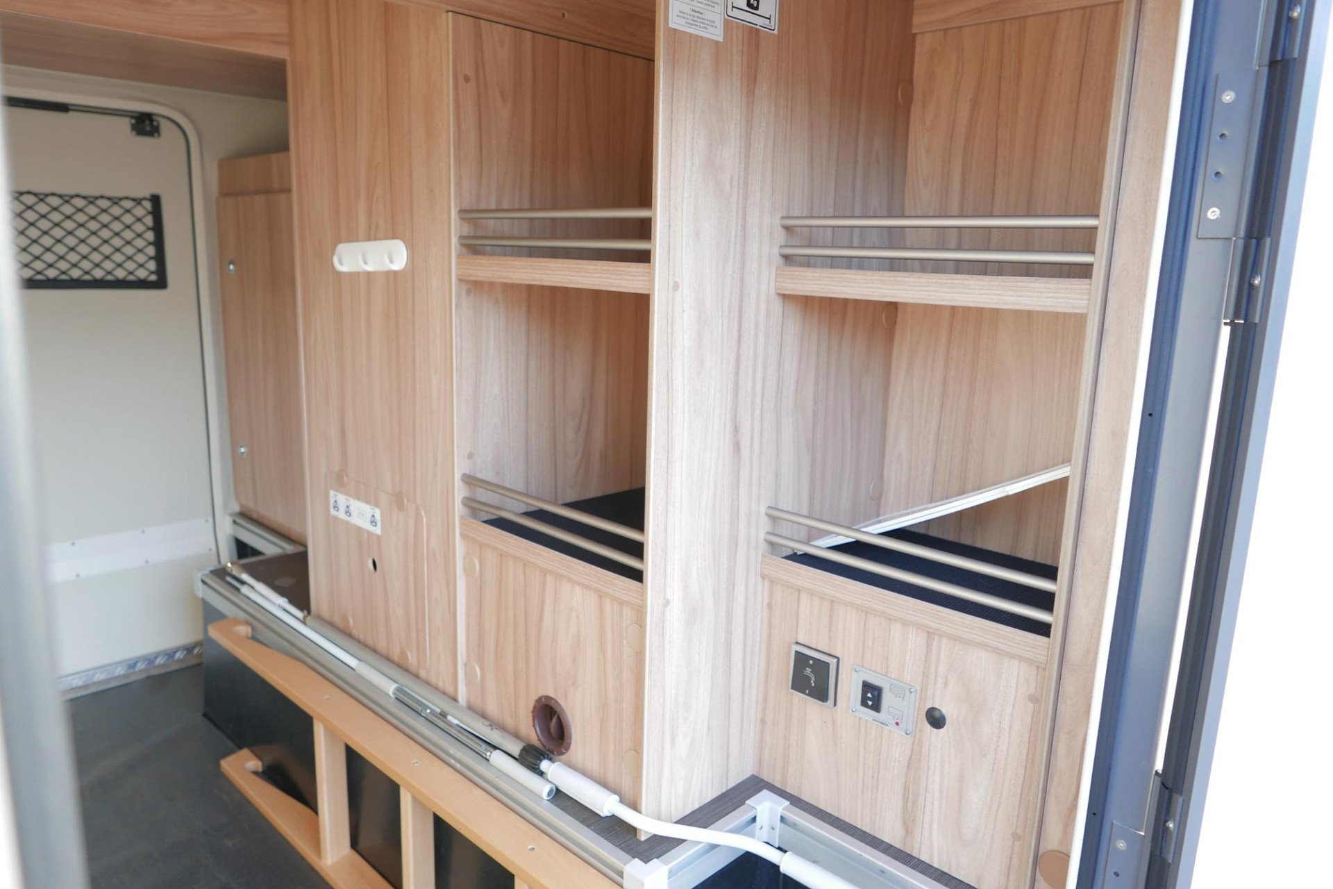 Hymer ML-I 570 60 Edition | Automaat | Lithium | Enkele bedden | 6,75 M |
