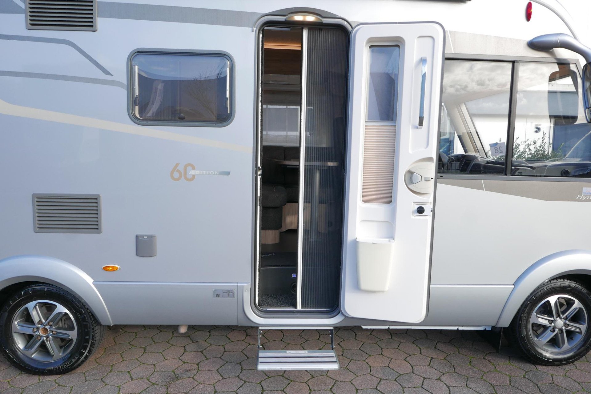 Hymer ML-I 570 60 Edition | Automaat | Lithium | Enkele bedden | 6,75 M |