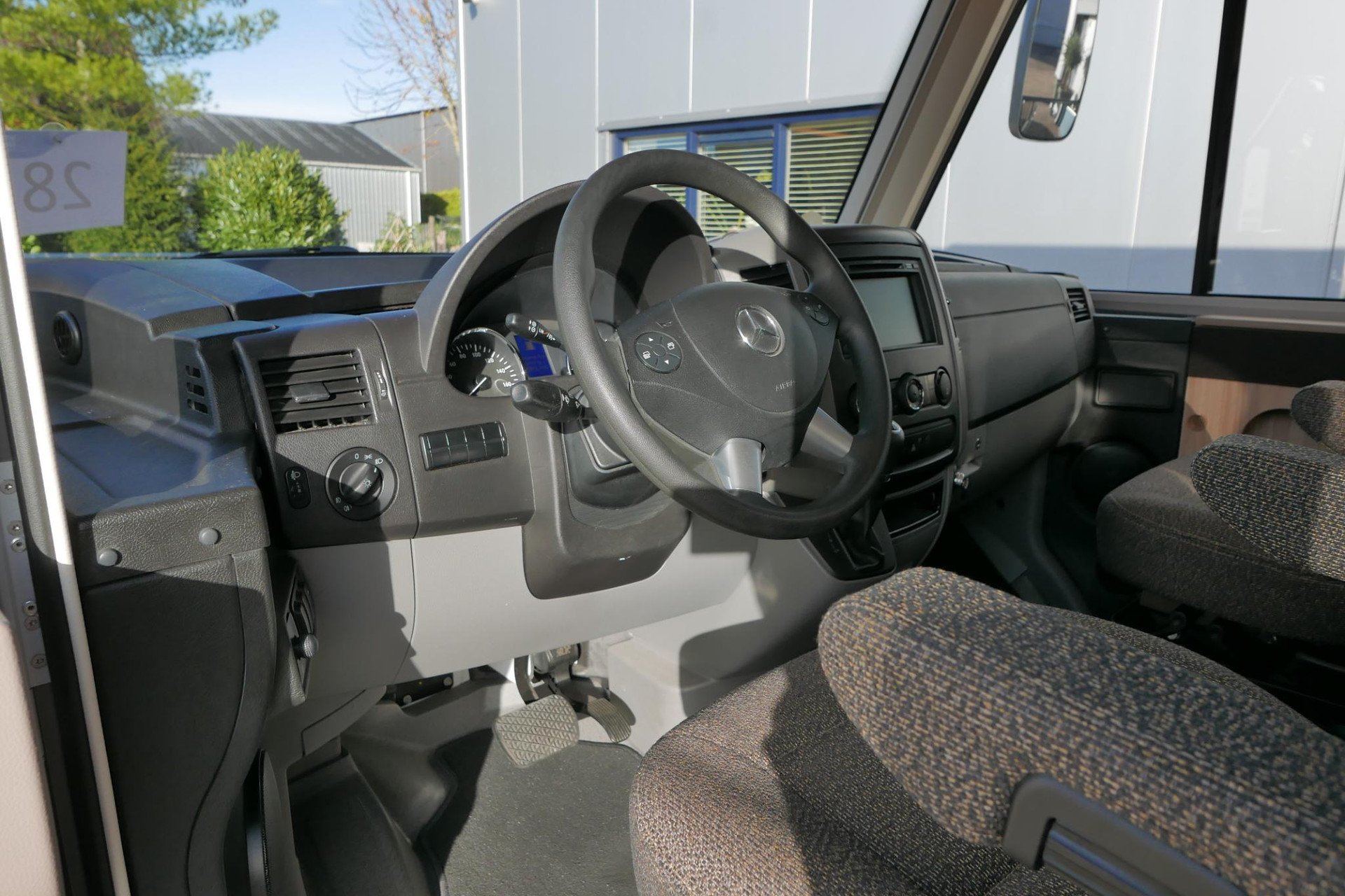 Hymer ML-I 570 60 Edition | Automaat | Lithium | Enkele bedden | 6,75 M |