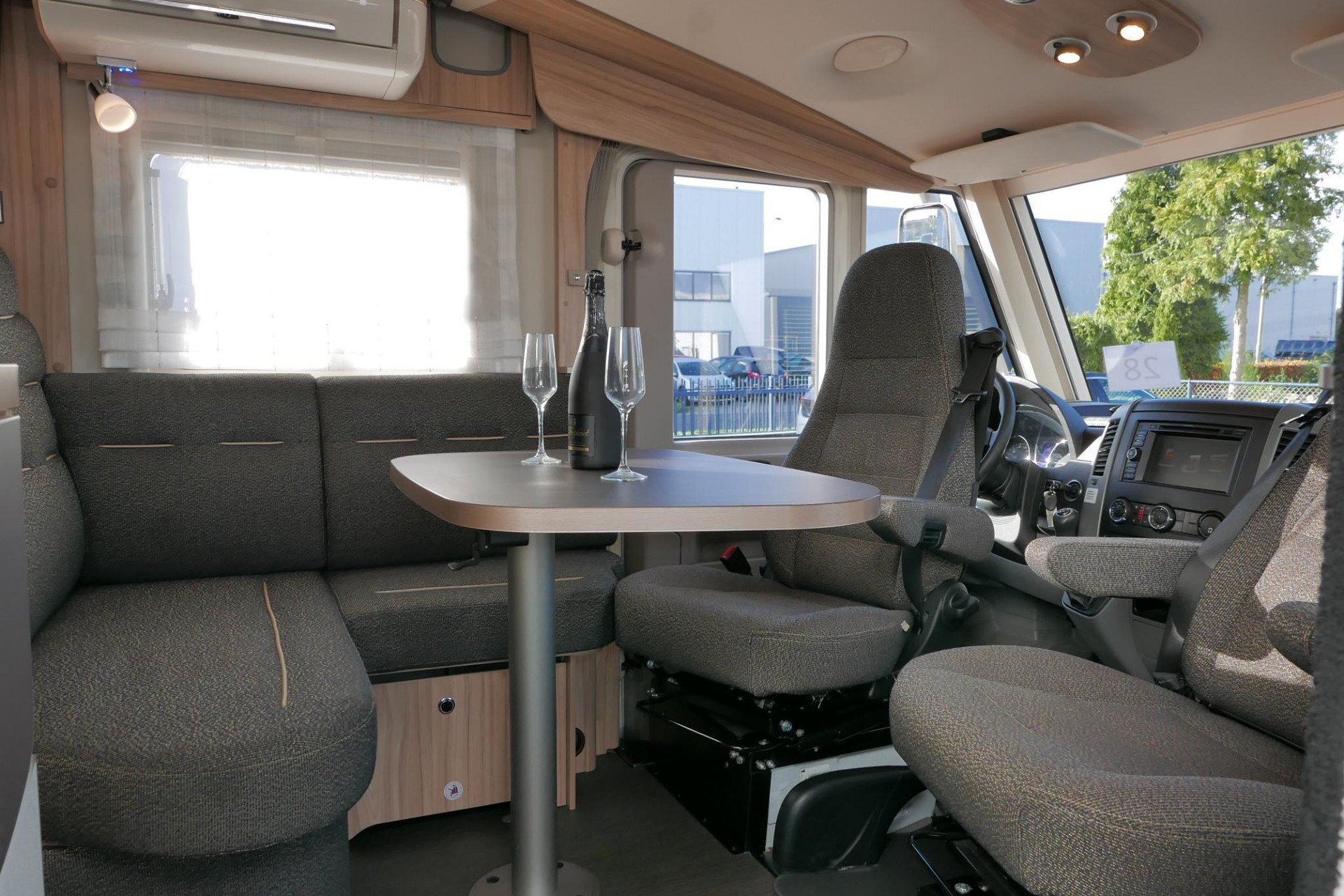 Hymer ML-I 570 60 Edition | Automaat | Lithium | Enkele bedden | 6,75 M |