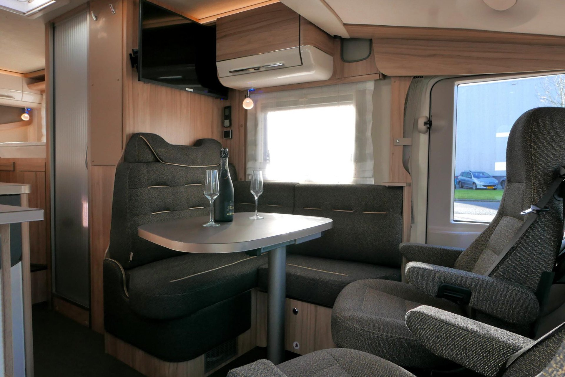 Hymer ML-I 570 60 Edition | Automaat | Lithium | Enkele bedden | 6,75 M |