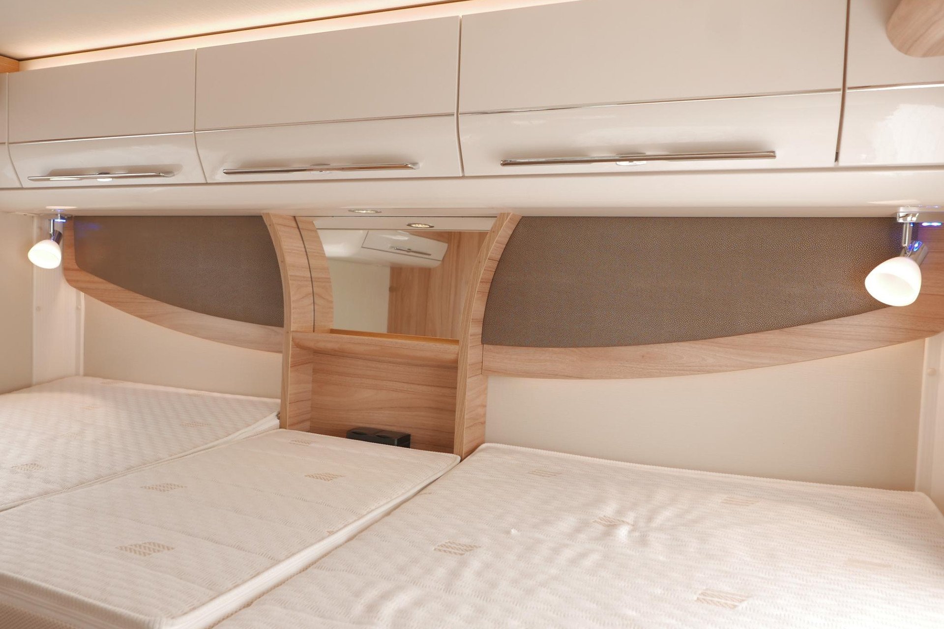 Hymer ML-I 570 60 Edition | Automaat | Lithium | Enkele bedden | 6,75 M |