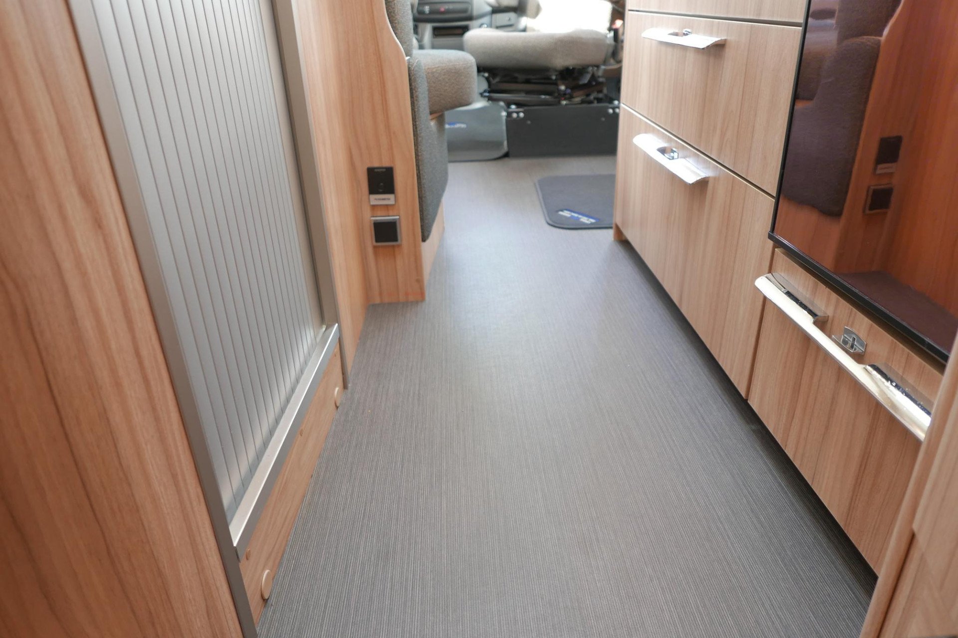 Hymer ML-I 570 60 Edition | Automaat | Lithium | Enkele bedden | 6,75 M |