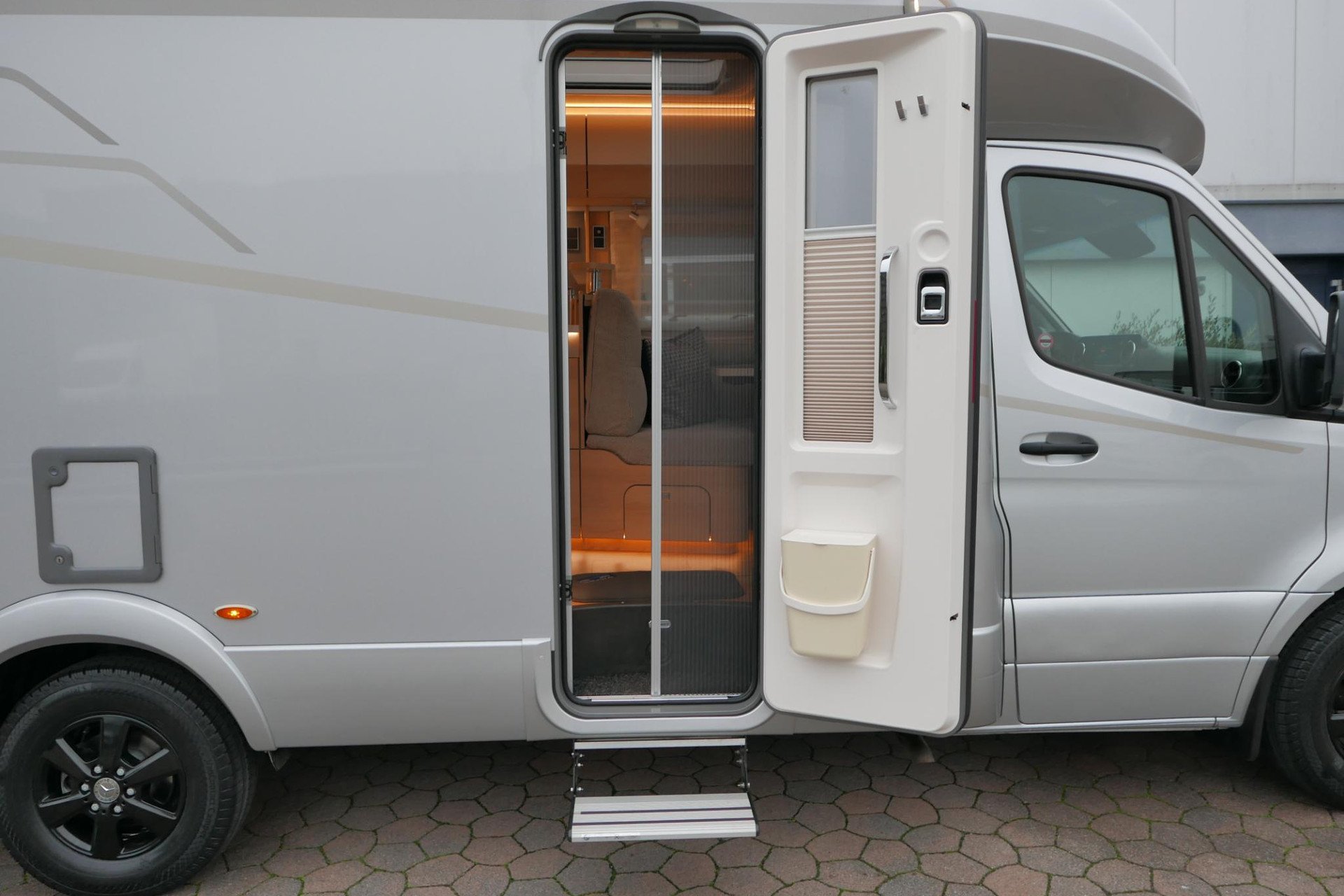 Hymer BMC-T 600 | Mercedes | Lithium | Zilver | Luchtvering
