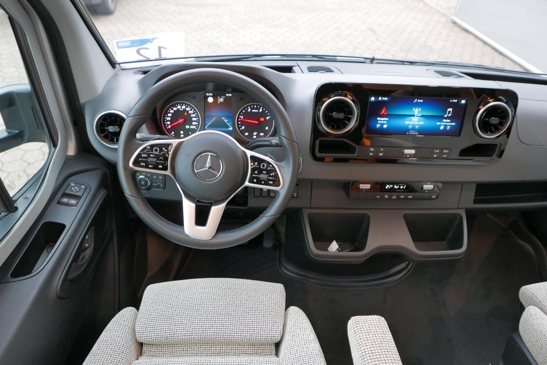 Hymer BMC-T 600 | Mercedes | Lithium | Zilver | Luchtvering