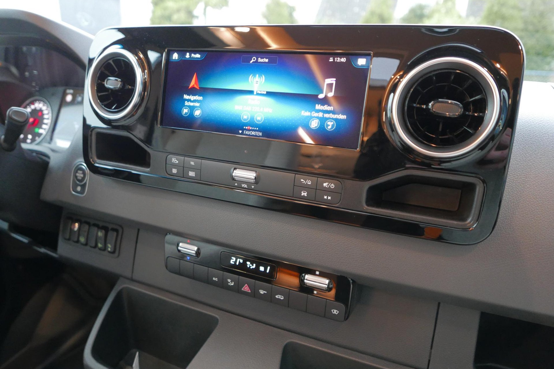 Hymer BMC-T 600 | Mercedes | Lithium | Zilver | Luchtvering