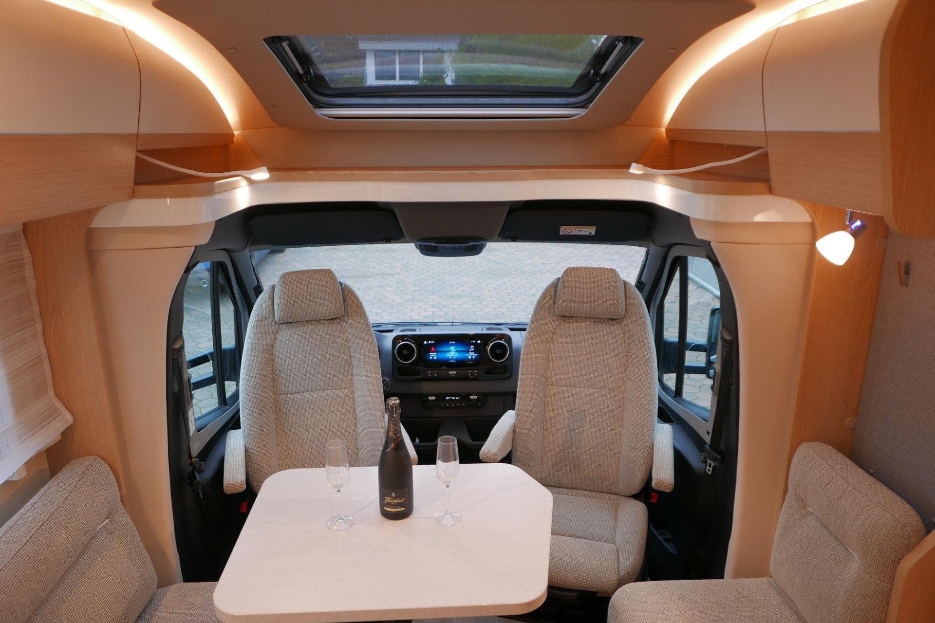 Hymer BMC-T 600 | Mercedes | Lithium | Zilver | Luchtvering