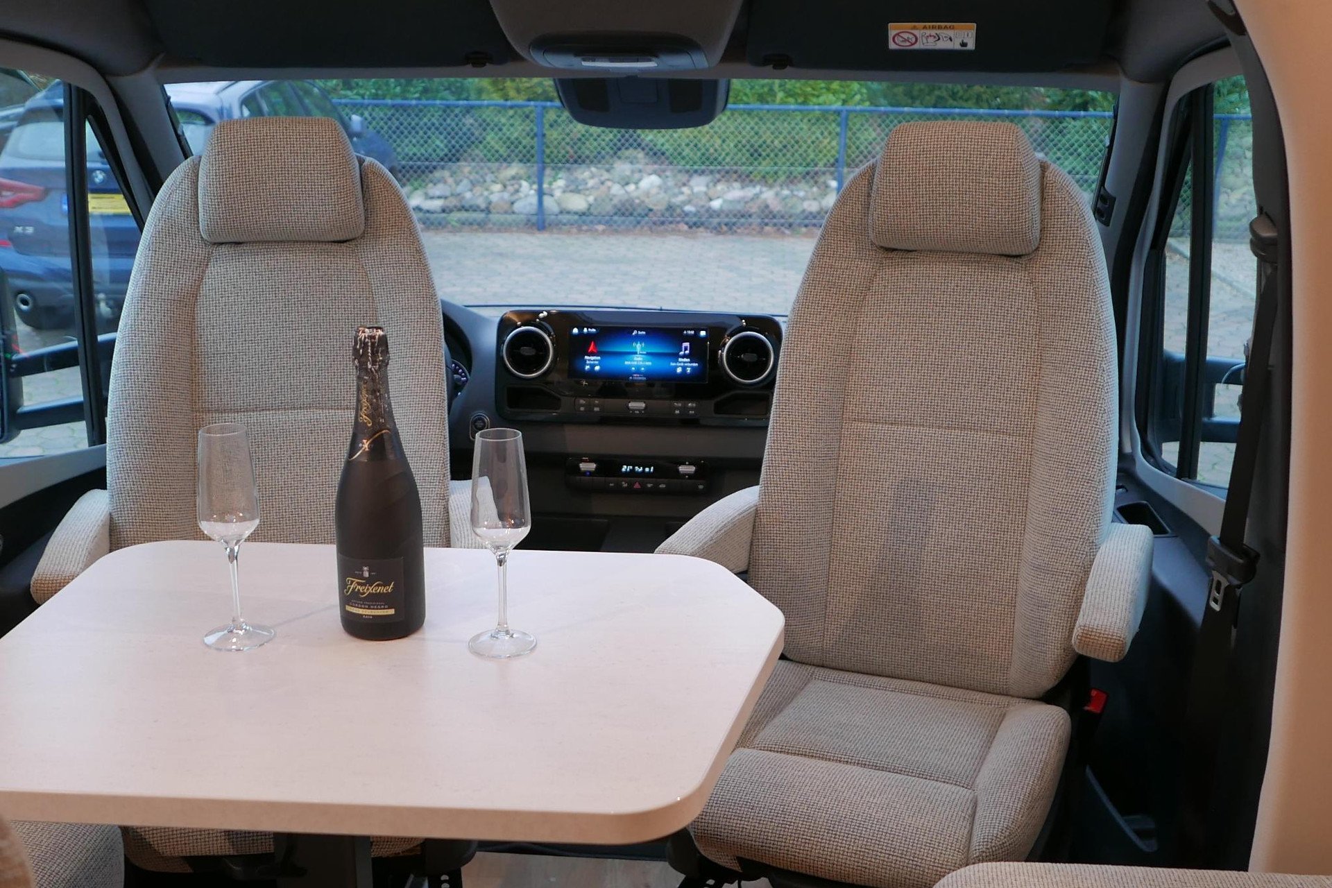 Hymer BMC-T 600 | Mercedes | Lithium | Zilver | Luchtvering
