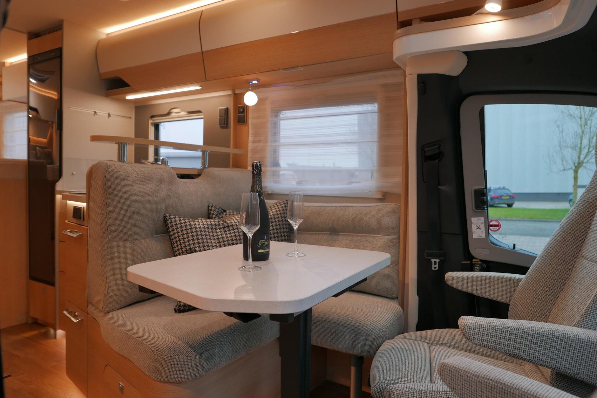 Hymer BMC-T 600 | Mercedes | Lithium | Zilver | Luchtvering