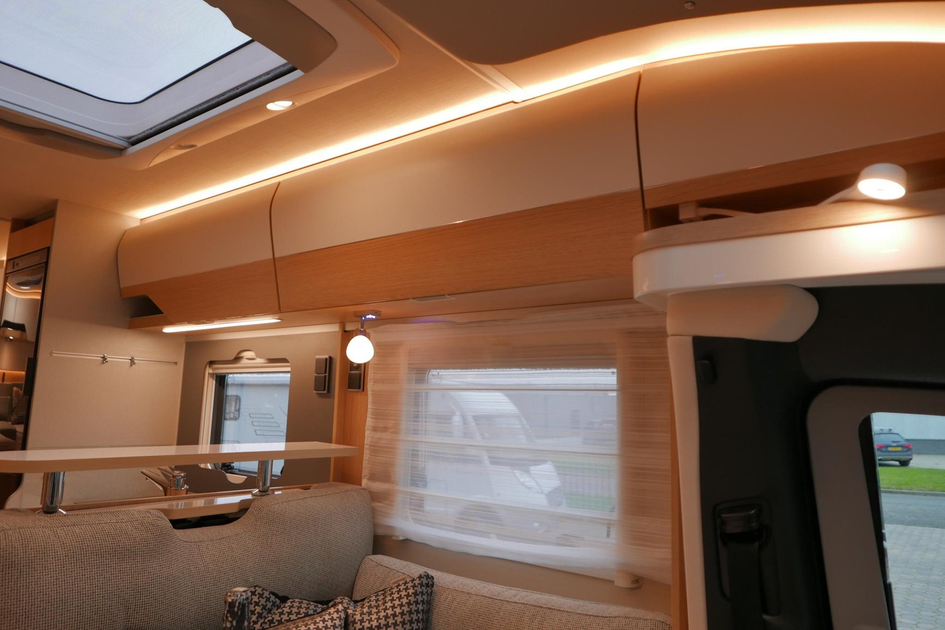 Hymer BMC-T 600 | Mercedes | Lithium | Zilver | Luchtvering