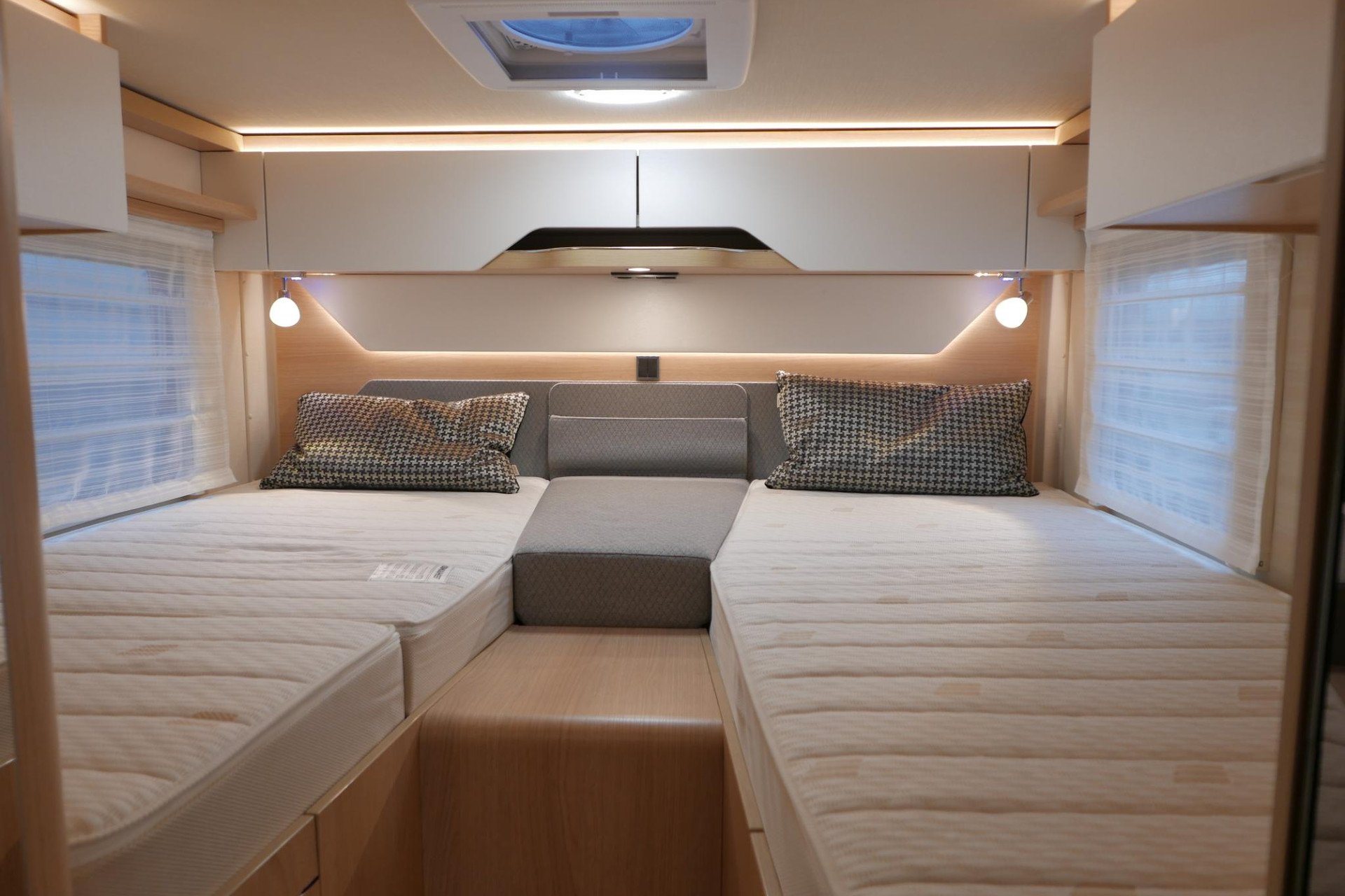 Hymer BMC-T 600 | Mercedes | Lithium | Zilver | Luchtvering