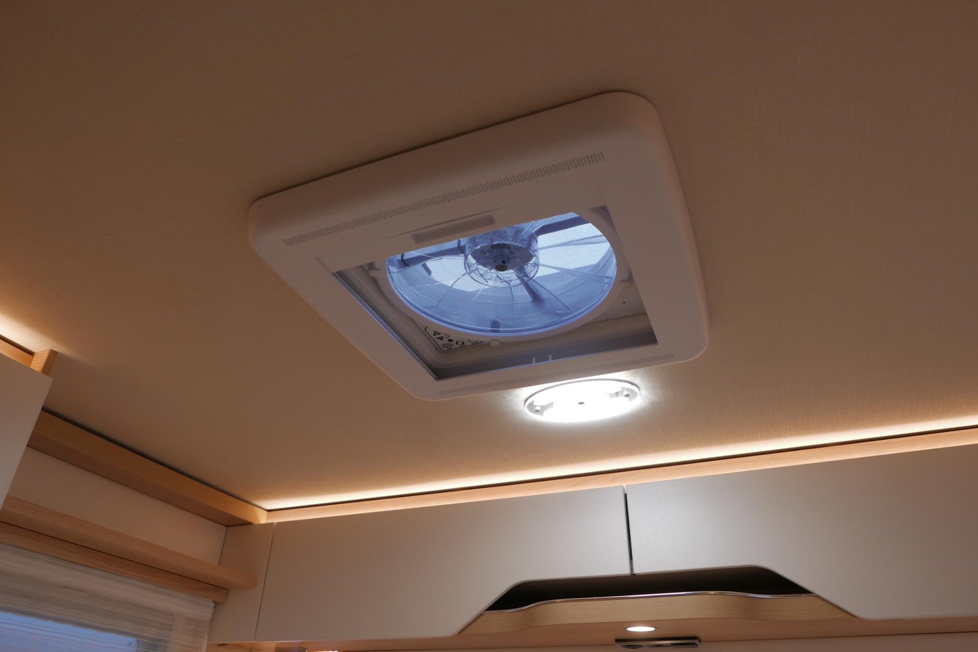Hymer BMC-T 600 | Mercedes | Lithium | Zilver | Luchtvering