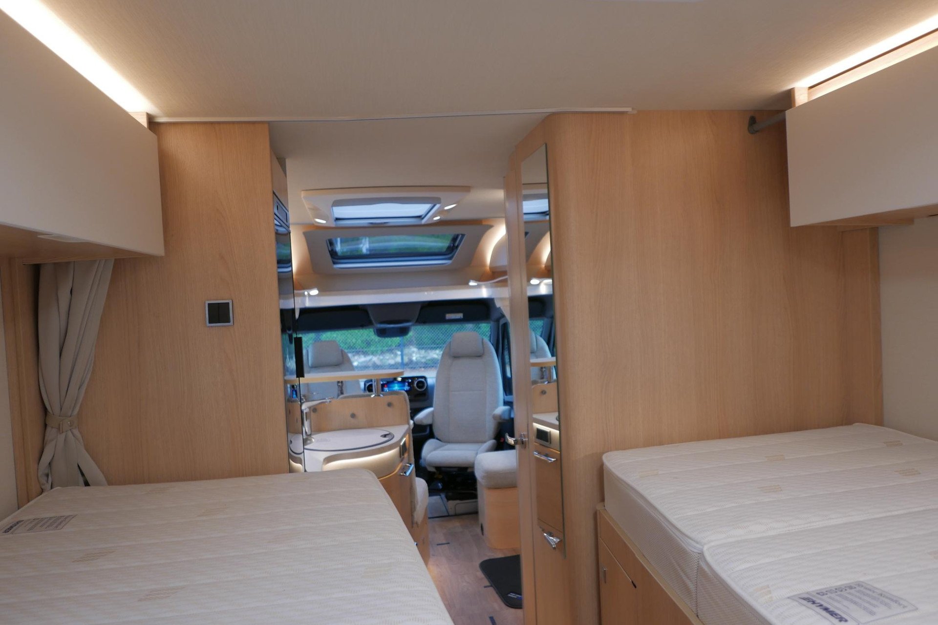 Hymer BMC-T 600 | Mercedes | Lithium | Zilver | Luchtvering