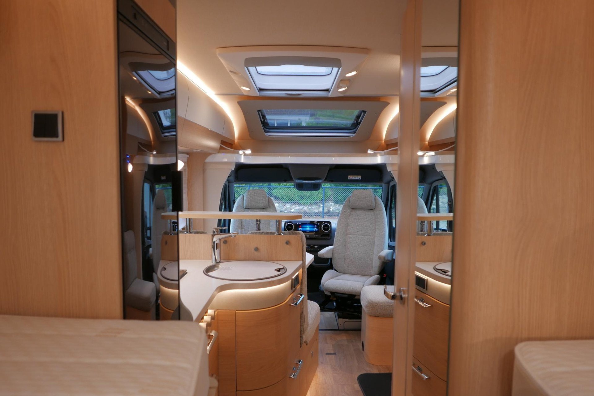 Hymer BMC-T 600 | Mercedes | Lithium | Zilver | Luchtvering