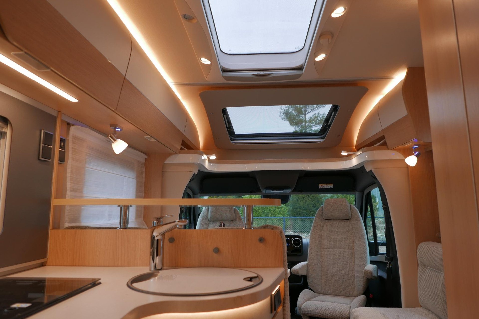 Hymer BMC-T 600 | Mercedes | Lithium | Zilver | Luchtvering