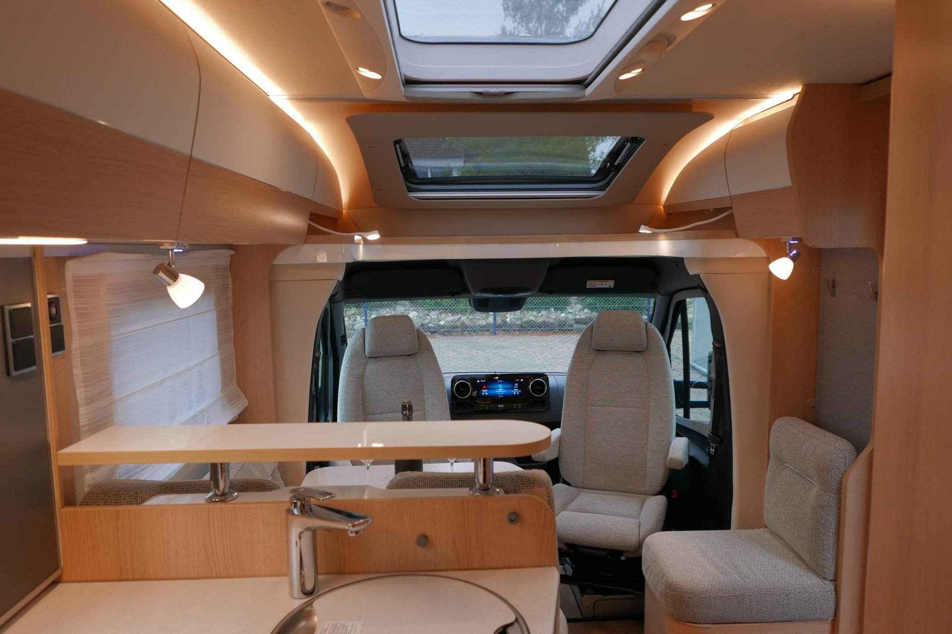 Hymer BMC-T 600 | Mercedes | Lithium | Zilver | Luchtvering