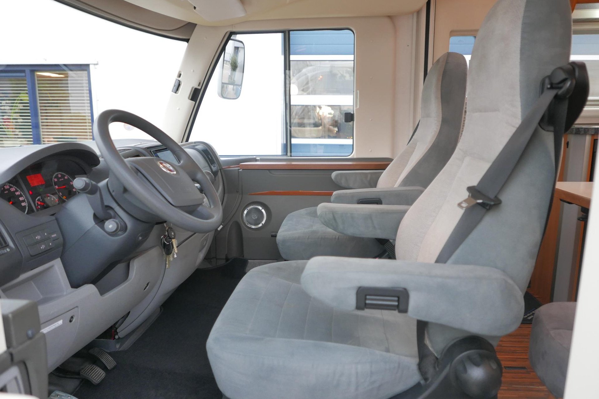 Hymer B 674 SL | 3.0 | Enkele bedden | Grote garage