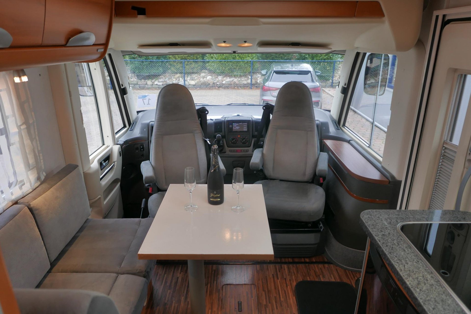 Hymer B 674 SL | 3.0 | Enkele bedden | Grote garage