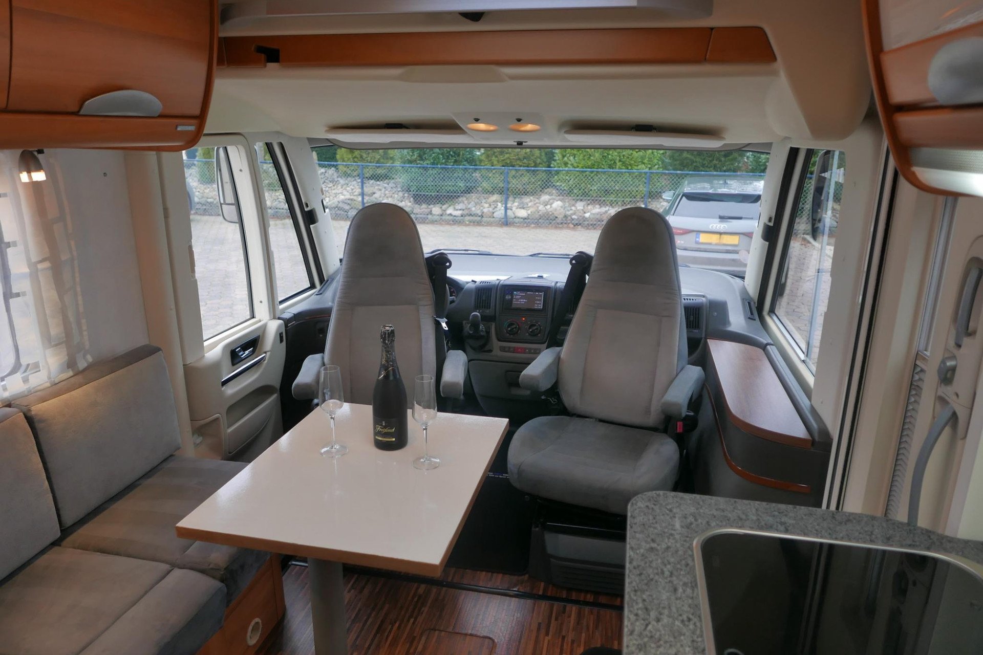 Hymer B 674 SL | 3.0 | Enkele bedden | Grote garage