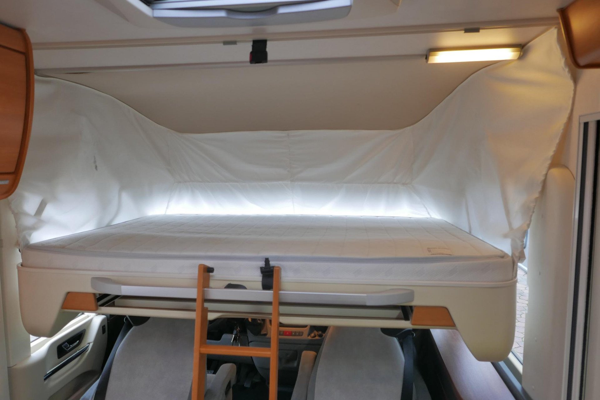 Hymer B 674 SL | 3.0 | Enkele bedden | Grote garage