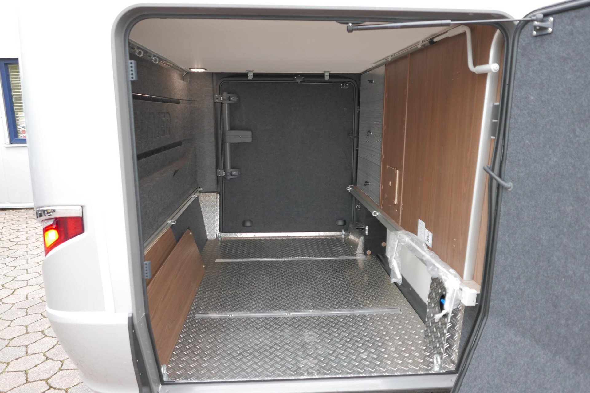 Hymer BML-I 780 MasterLine | Levelsysteem | 400 Lithium | Airco | Enkele bedden