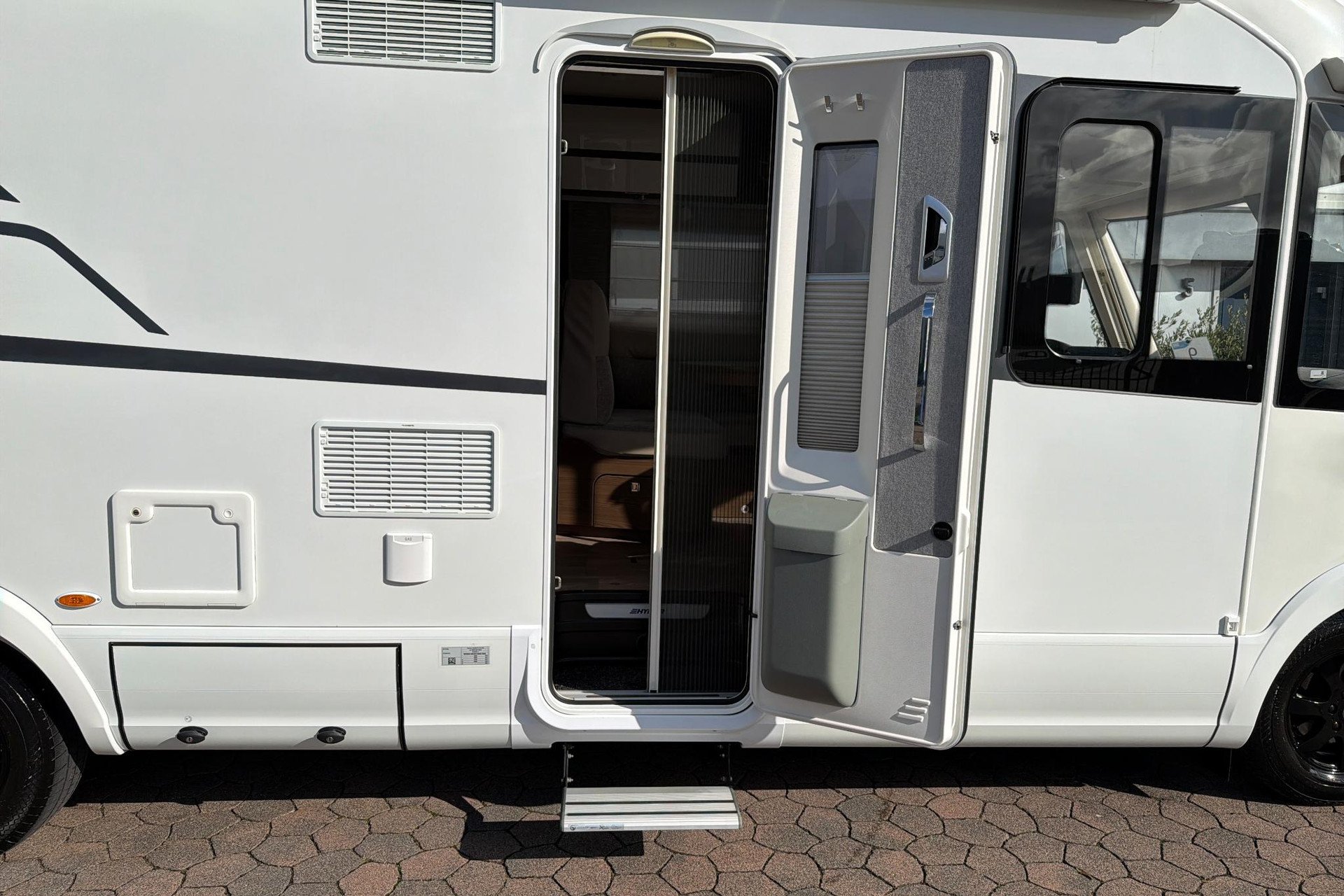 Hymer BML-I 790 | Levelsysteem | Queensbed | Airco | Hefbed