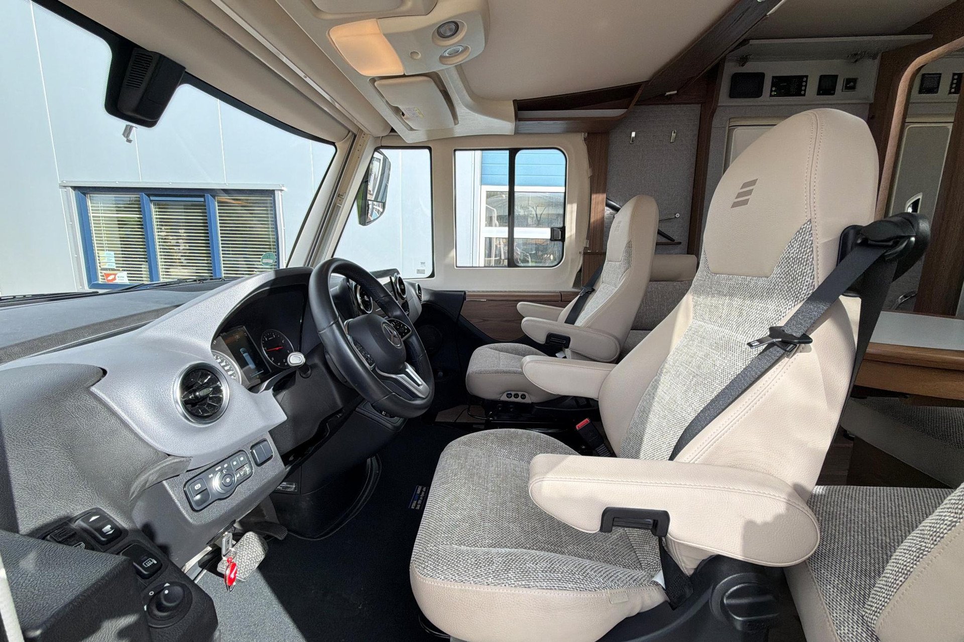 Hymer BML-I 790 | Levelsysteem | Queensbed | Airco | Hefbed