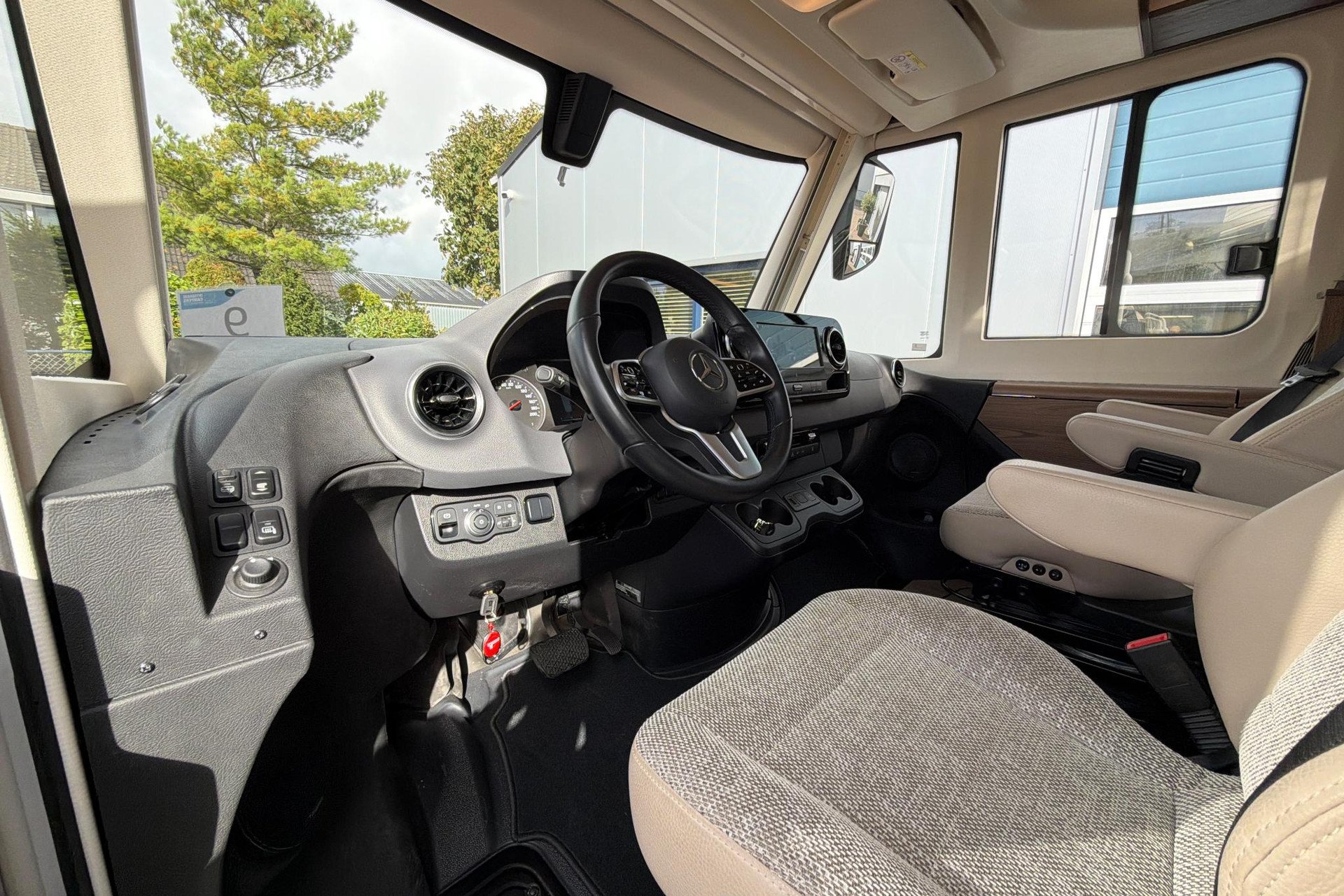 Hymer BML-I 790 | Levelsysteem | Queensbed | Airco | Hefbed