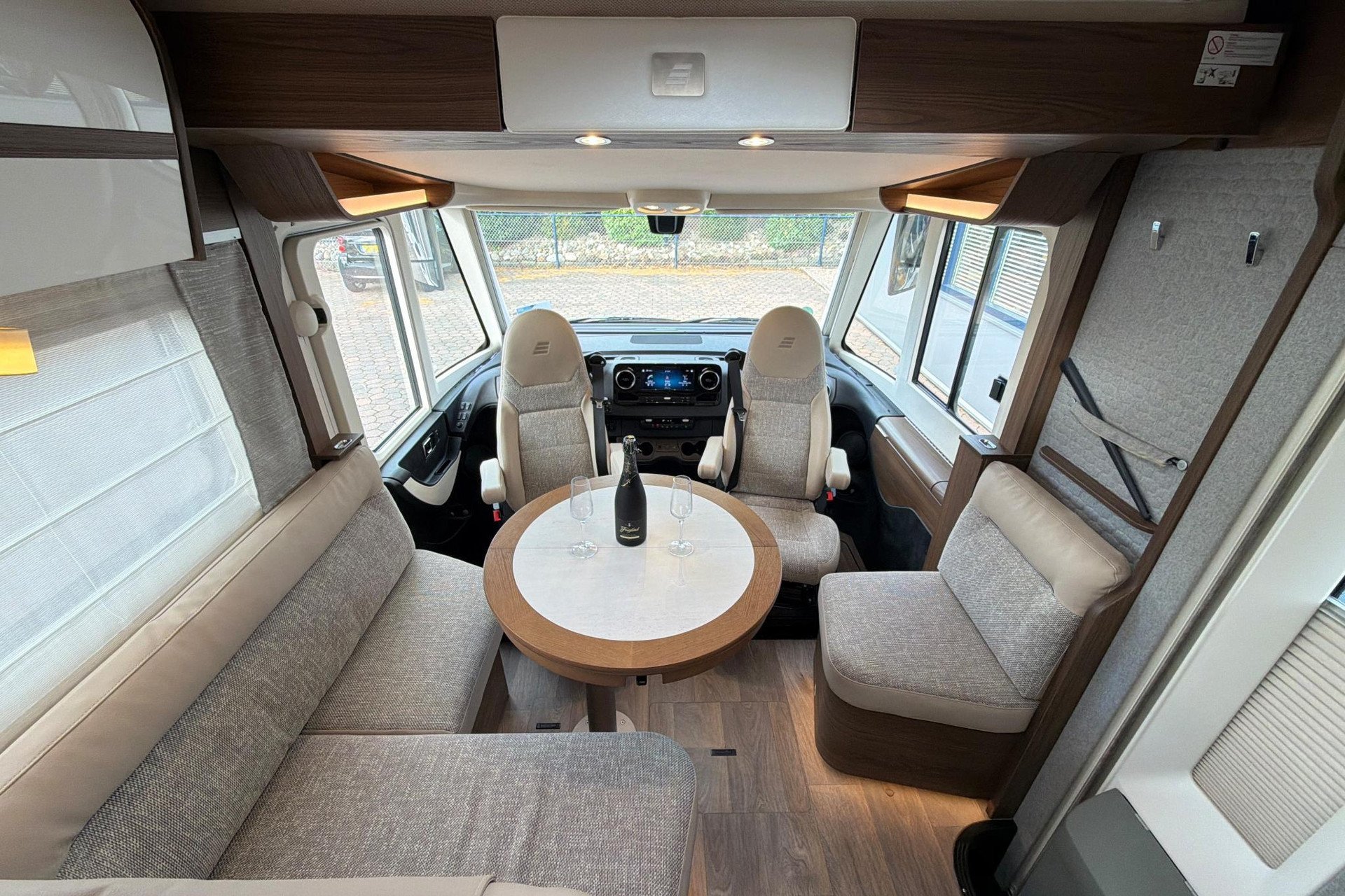 Hymer BML-I 790 | Levelsysteem | Queensbed | Airco | Hefbed