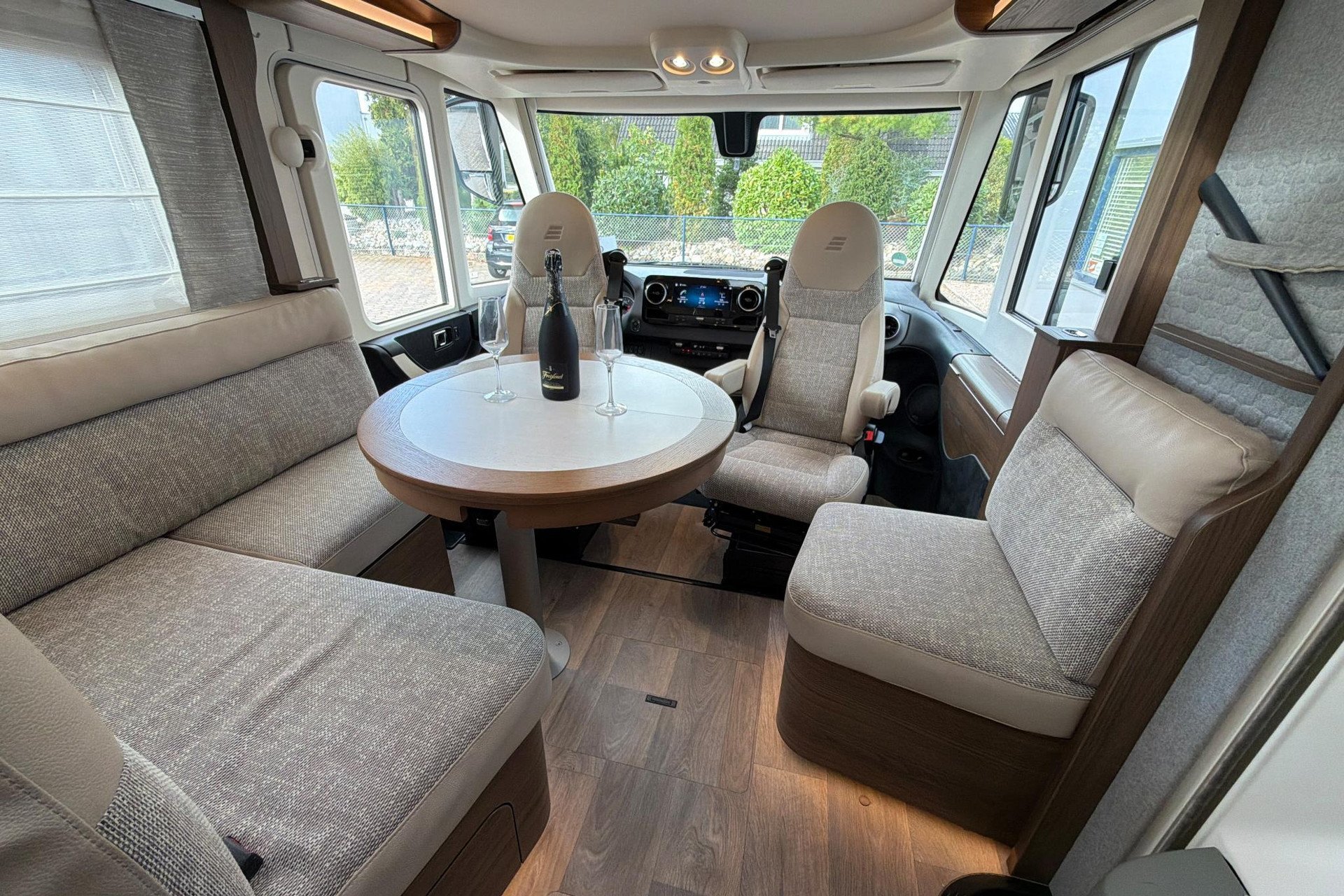 Hymer BML-I 790 | Levelsysteem | Queensbed | Airco | Hefbed