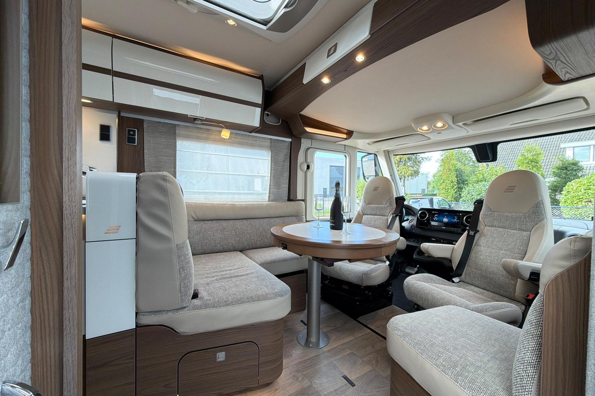 Hymer BML-I 790 | Levelsysteem | Queensbed | Airco | Hefbed