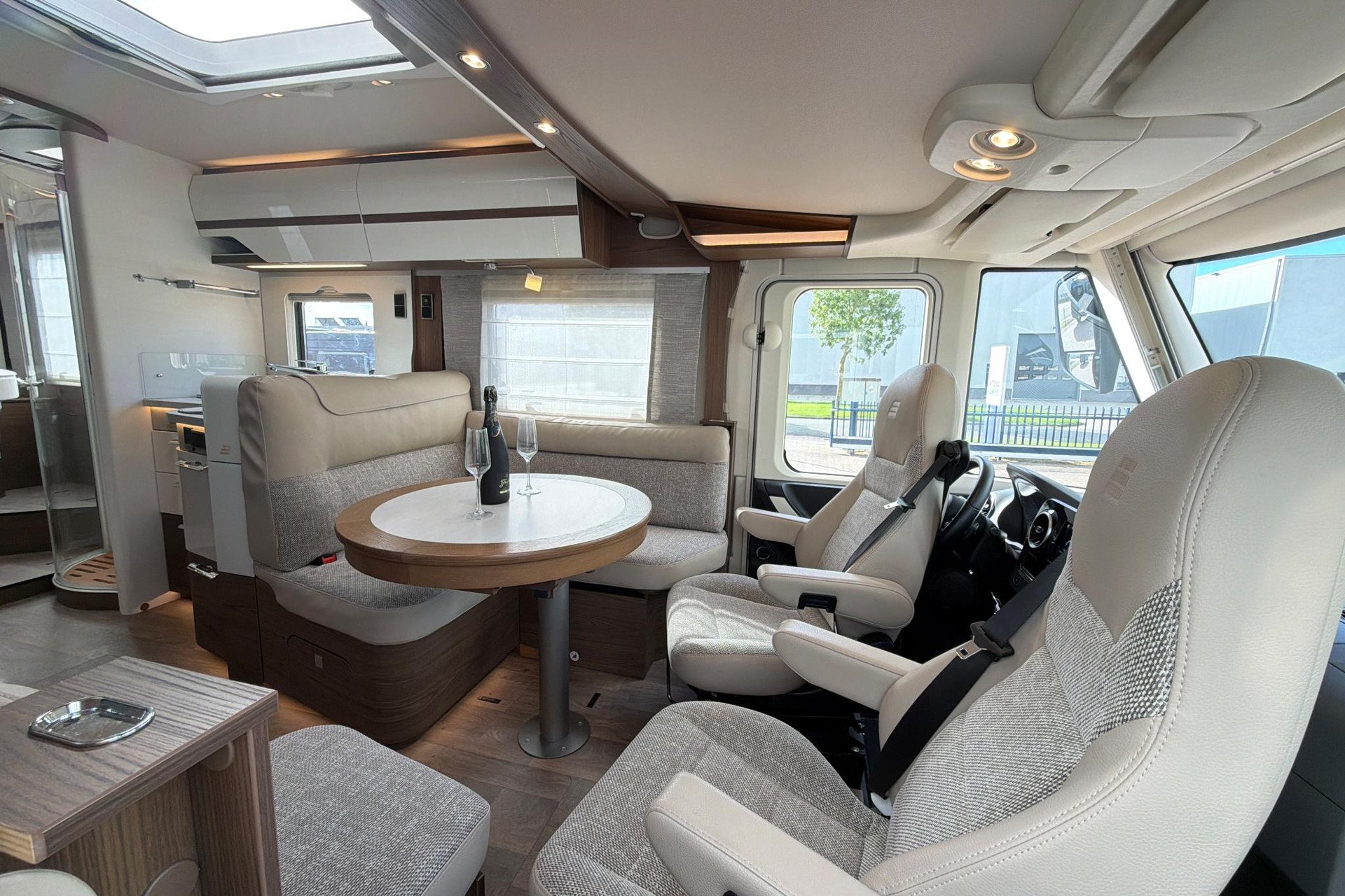 Hymer BML-I 790 | Levelsysteem | Queensbed | Airco | Hefbed