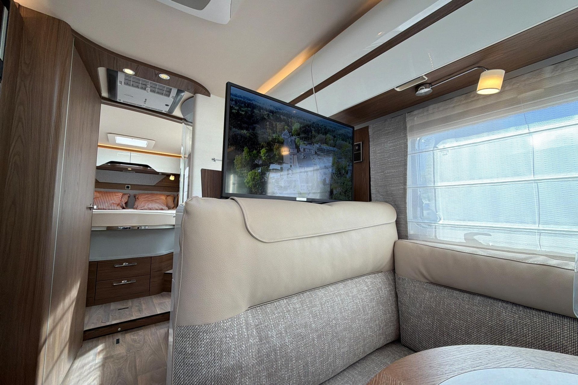 Hymer BML-I 790 | Levelsysteem | Queensbed | Airco | Hefbed