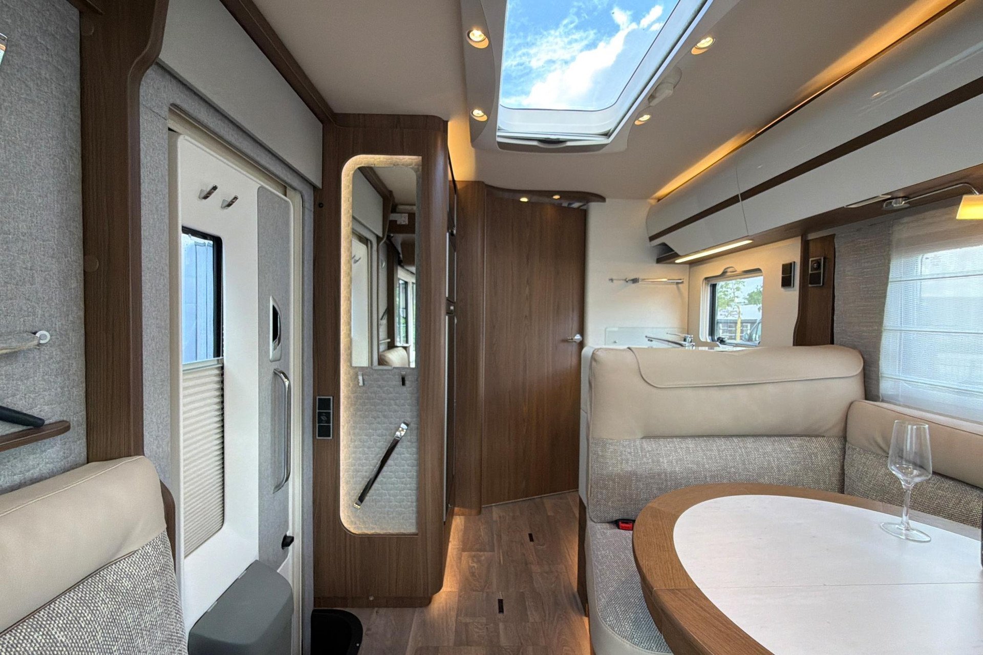 Hymer BML-I 790 | Levelsysteem | Queensbed | Airco | Hefbed