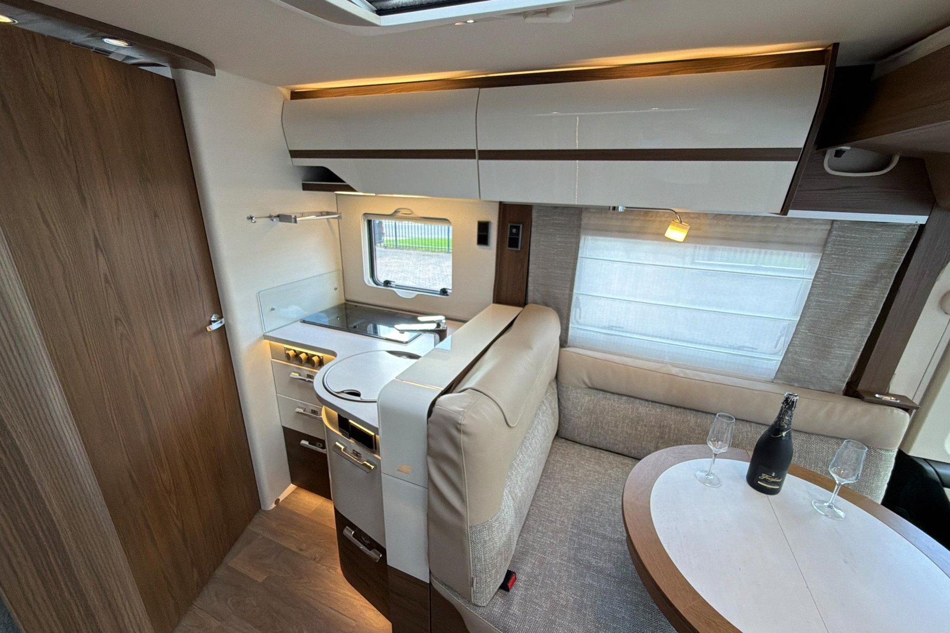 Hymer BML-I 790 | Levelsysteem | Queensbed | Airco | Hefbed