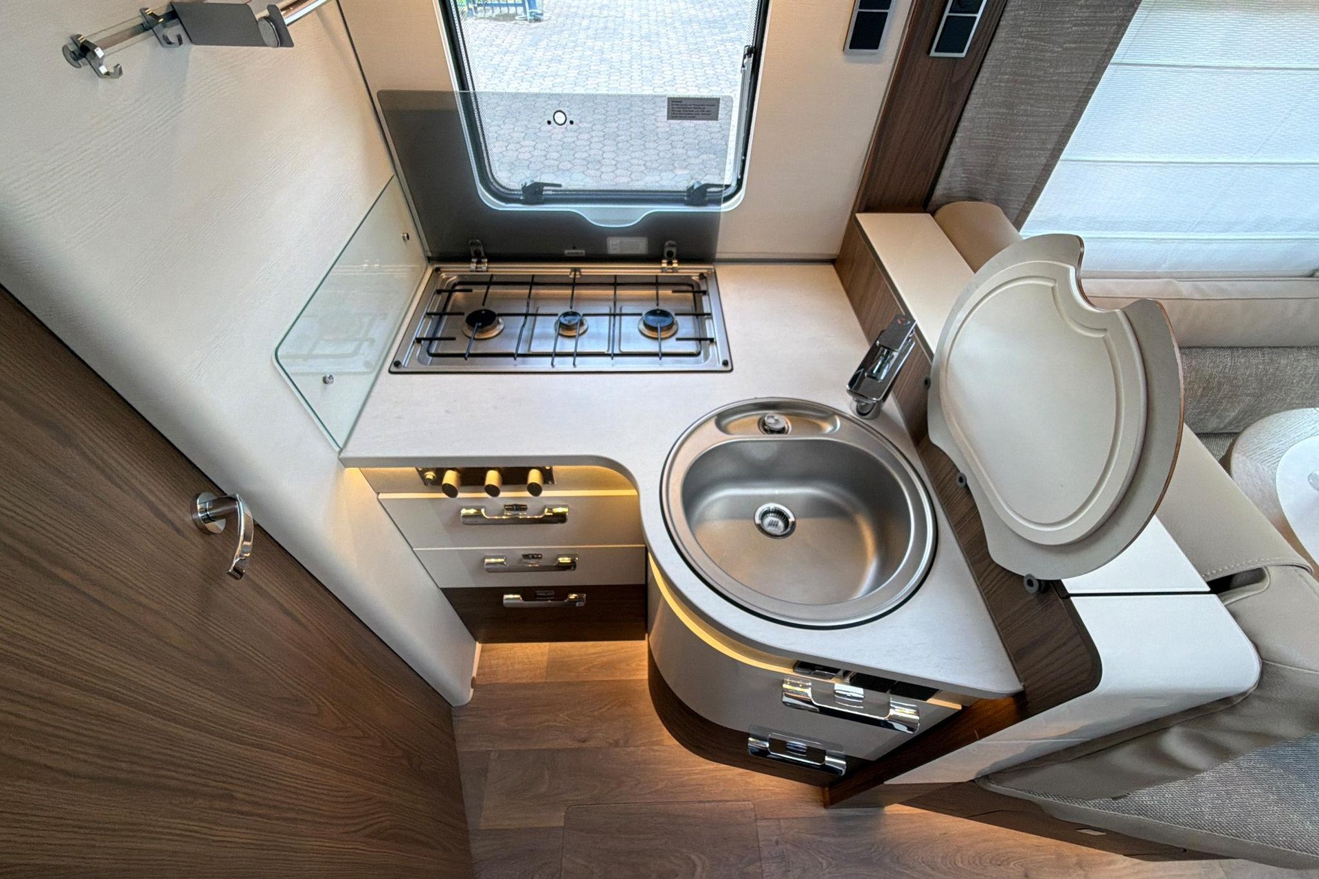 Hymer BML-I 790 | Levelsysteem | Queensbed | Airco | Hefbed