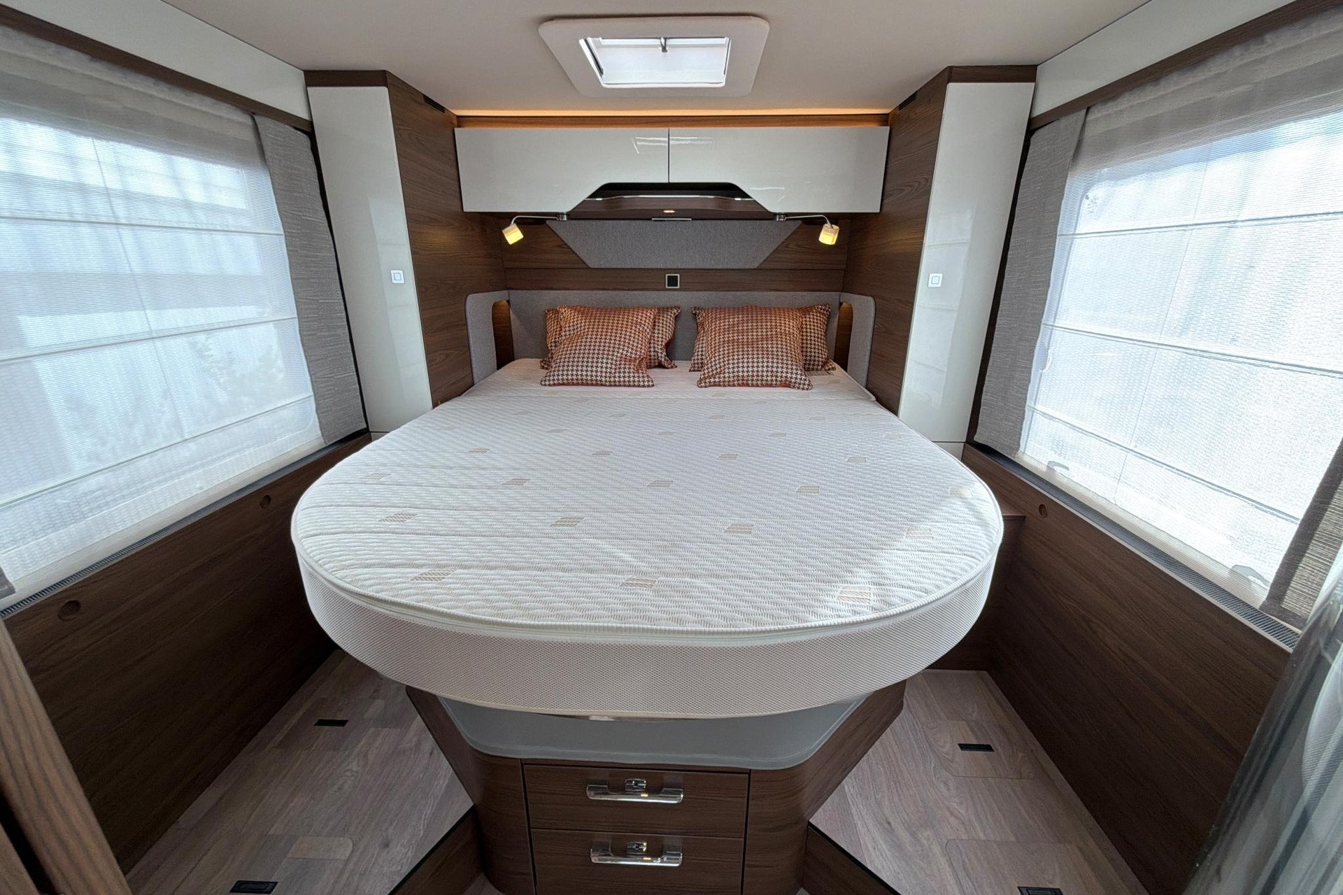 Hymer BML-I 790 | Levelsysteem | Queensbed | Airco | Hefbed
