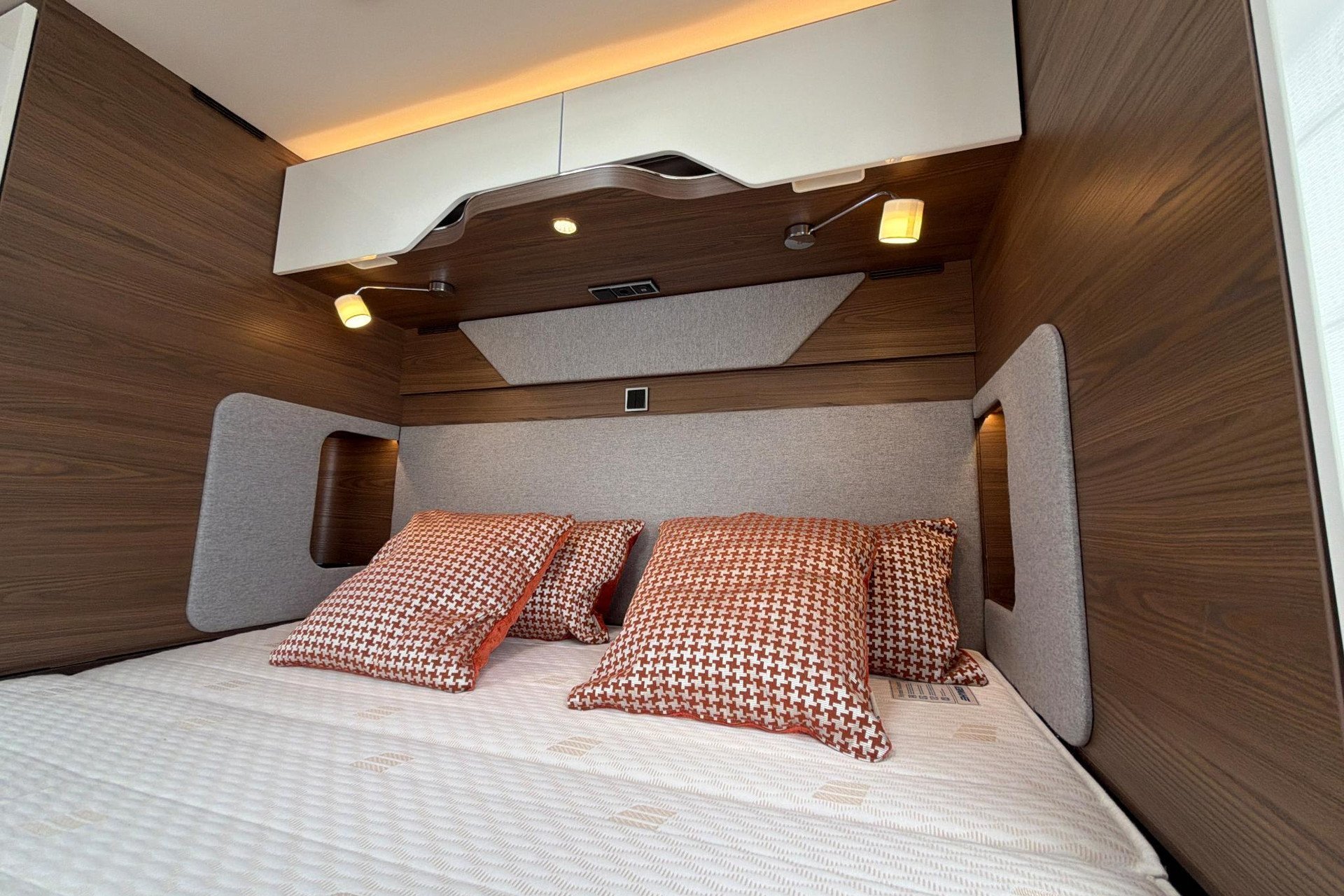 Hymer BML-I 790 | Levelsysteem | Queensbed | Airco | Hefbed
