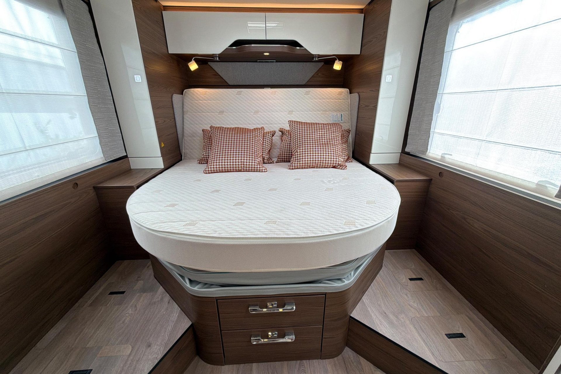 Hymer BML-I 790 | Levelsysteem | Queensbed | Airco | Hefbed
