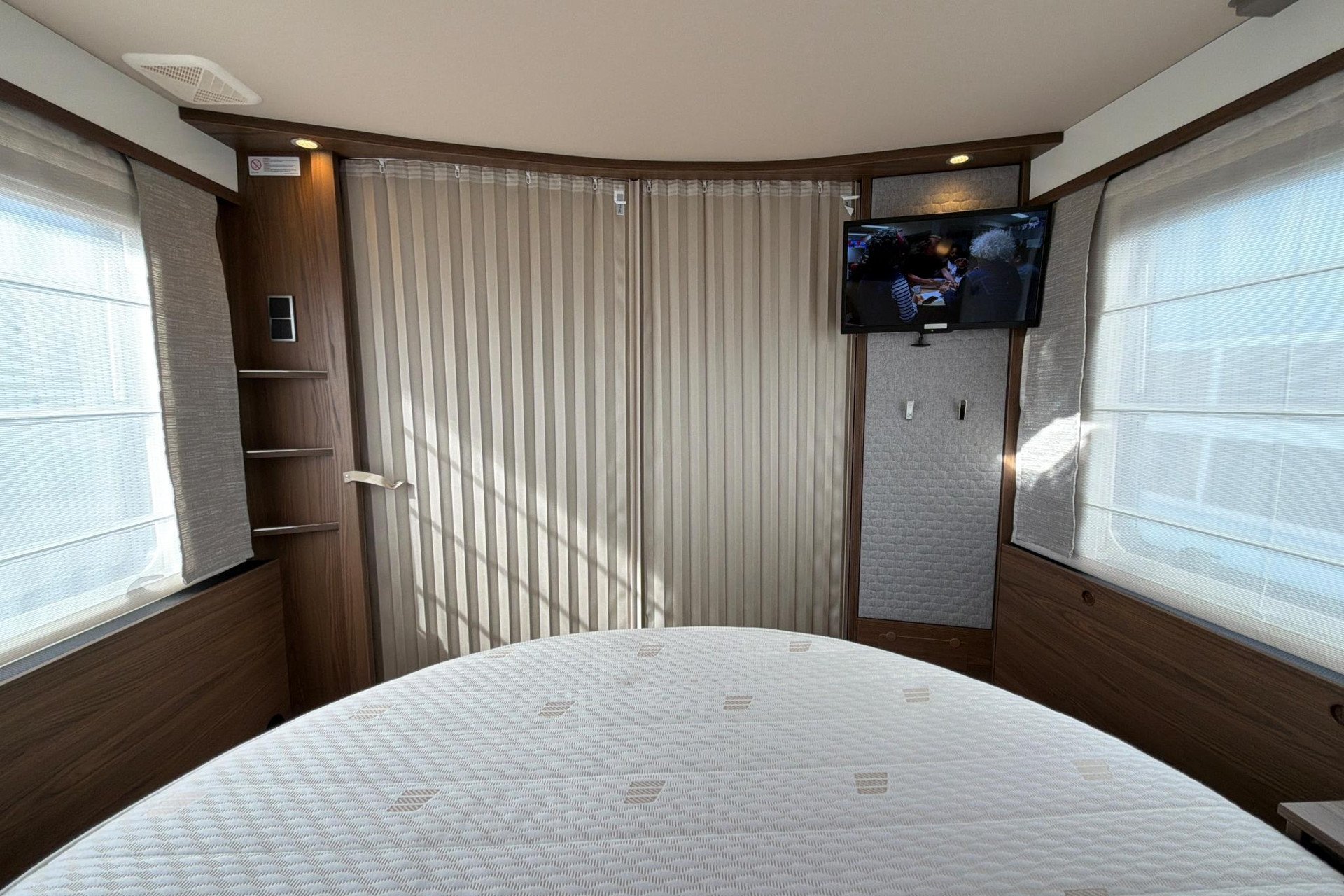 Hymer BML-I 790 | Levelsysteem | Queensbed | Airco | Hefbed