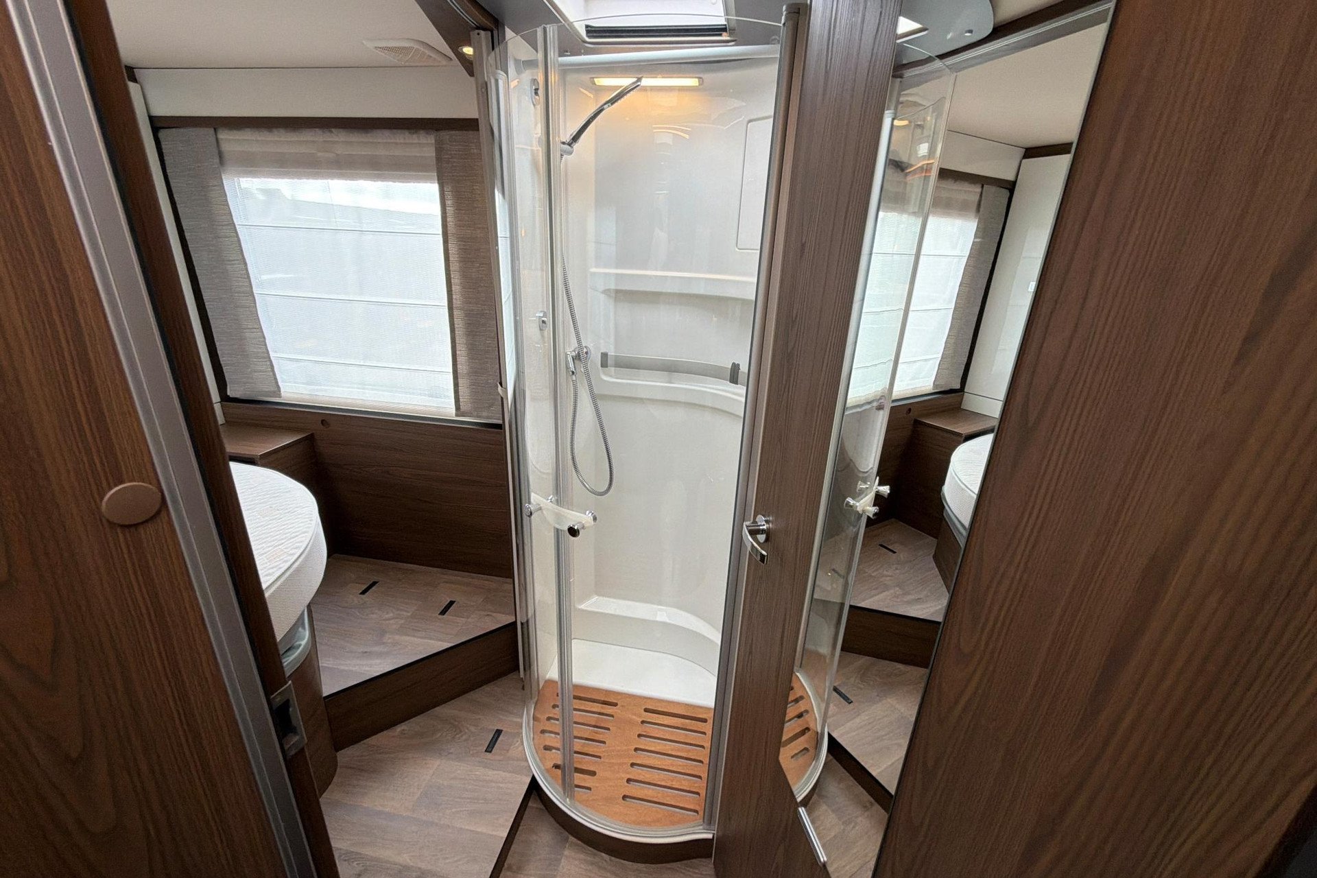 Hymer BML-I 790 | Levelsysteem | Queensbed | Airco | Hefbed