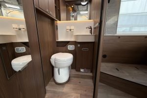 Hymer BML-I 790 | Levelsysteem | Queensbed | Airco | Hefbed