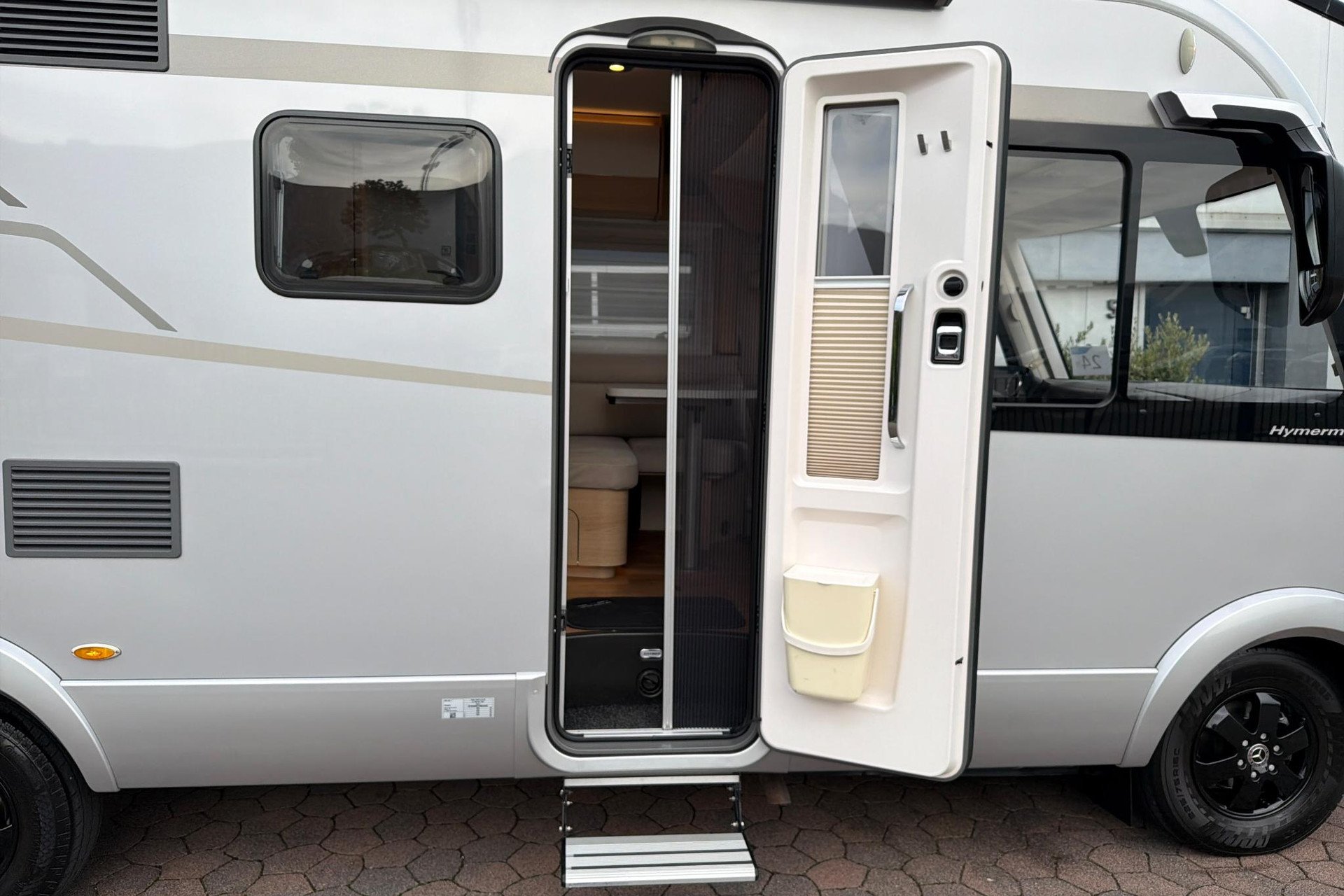 Hymer BMC-I 580 | Premium | Lithium | Grand Oak | Hefbed