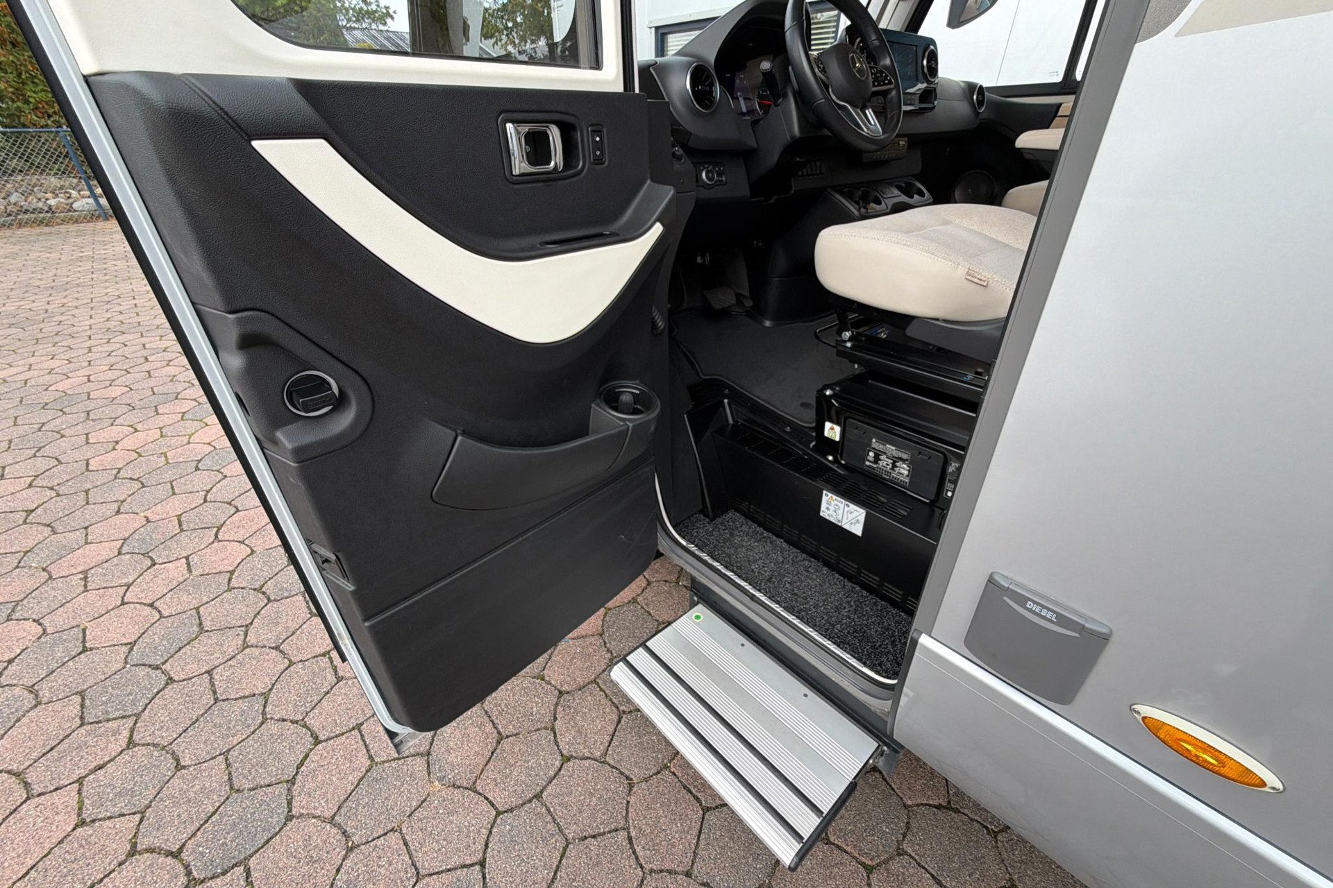Hymer BMC-I 580 | Premium | Lithium | Grand Oak | Hefbed