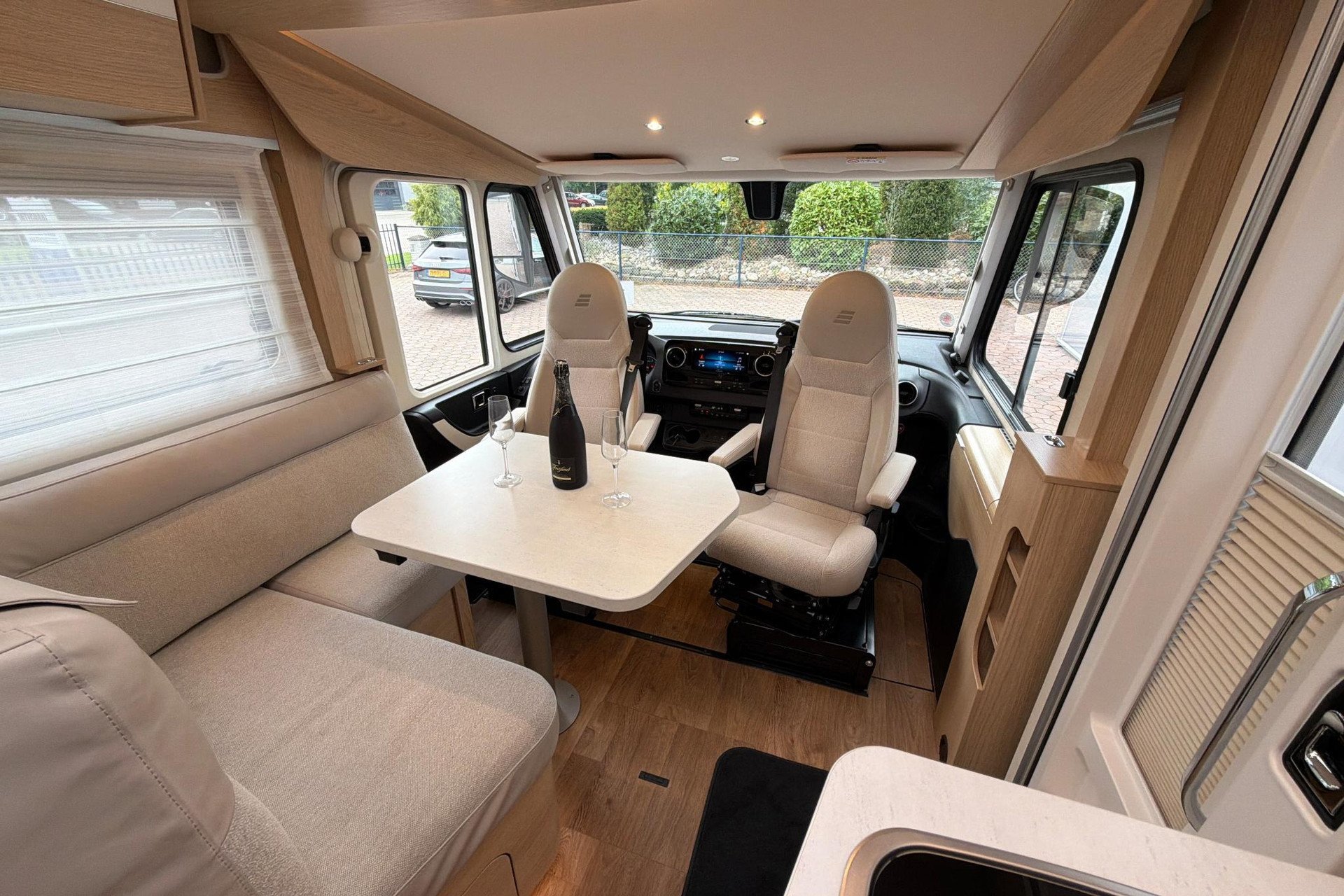 Hymer BMC-I 580 | Premium | Lithium | Grand Oak | Hefbed