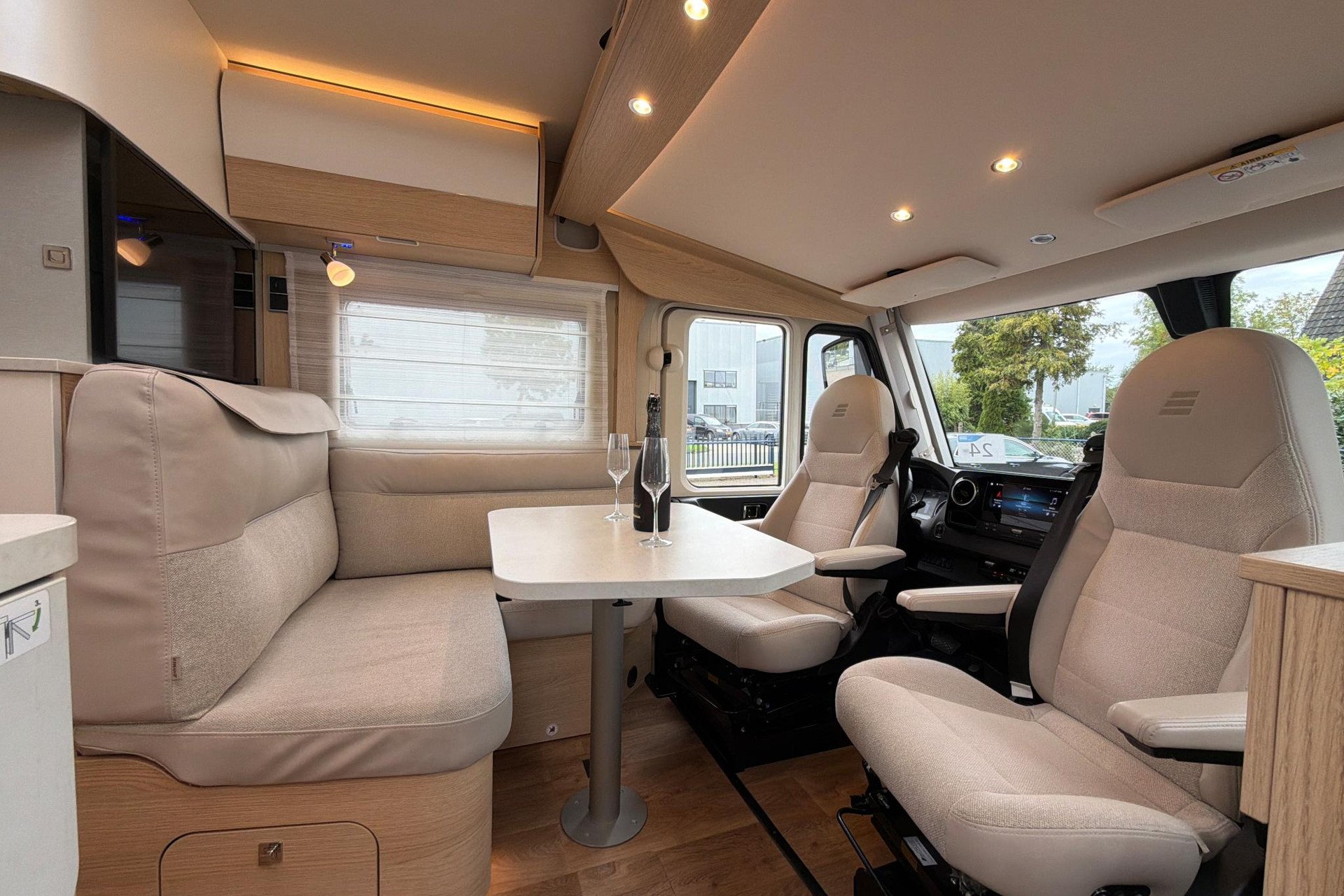 Hymer BMC-I 580 | Premium | Lithium | Grand Oak | Hefbed