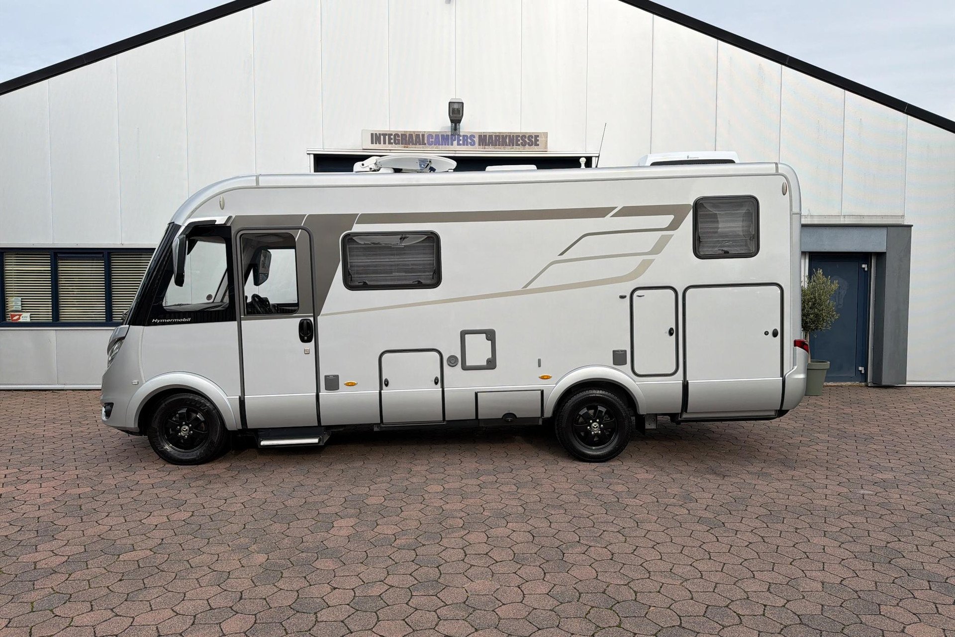 Hymer BMC-I 580 | Premium | Lithium | Grand Oak | Hefbed