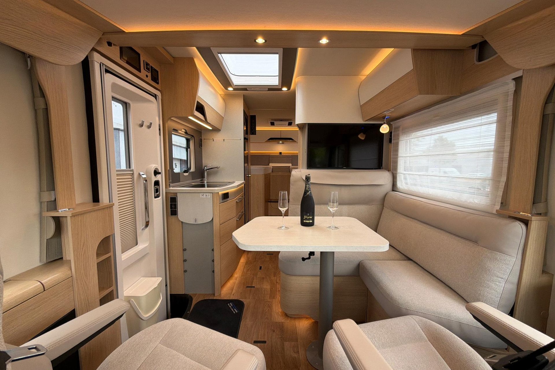 Hymer BMC-I 580 | Premium | Lithium | Grand Oak | Hefbed