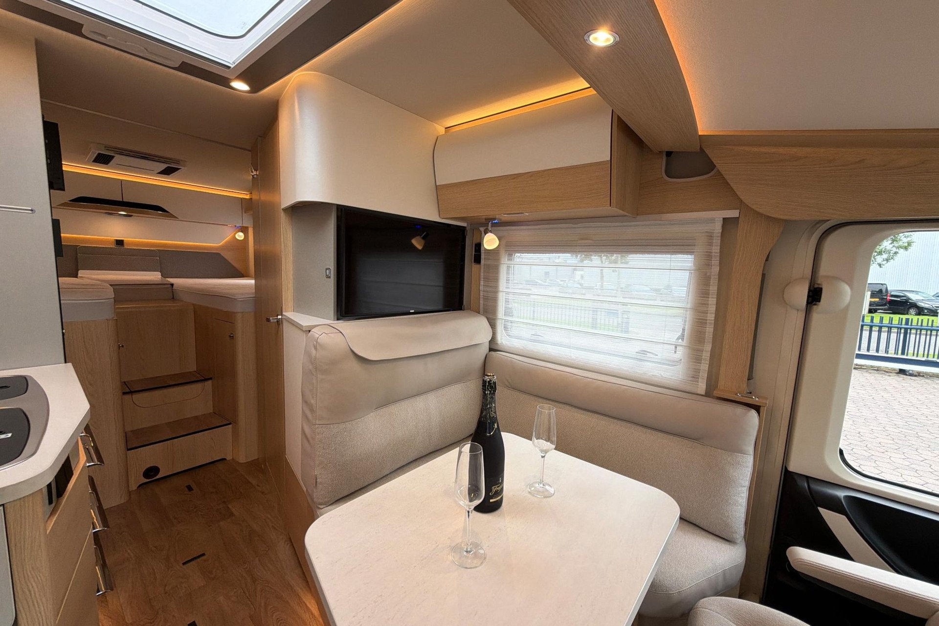 Hymer BMC-I 580 | Premium | Lithium | Grand Oak | Hefbed