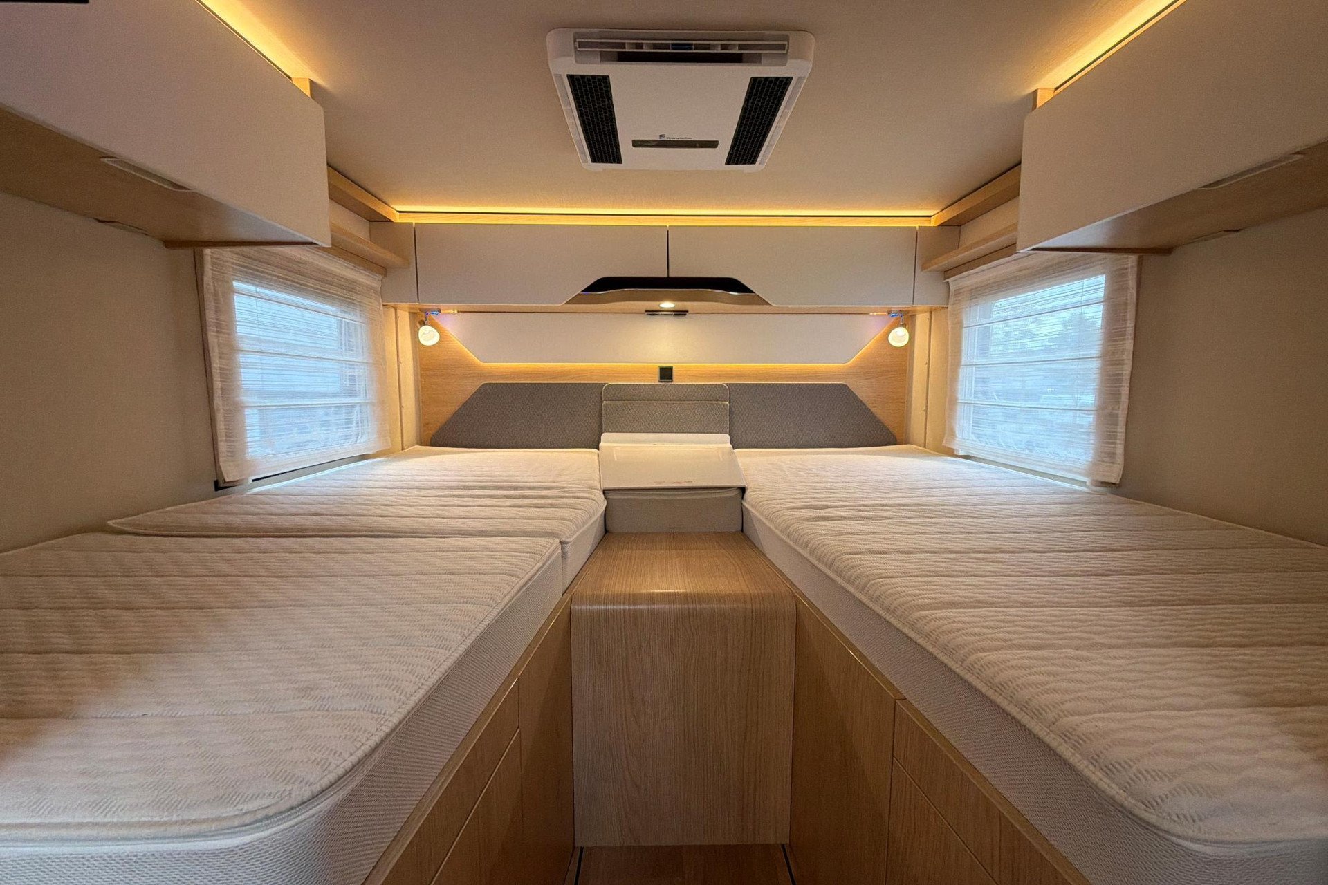 Hymer BMC-I 580 | Premium | Lithium | Grand Oak | Hefbed